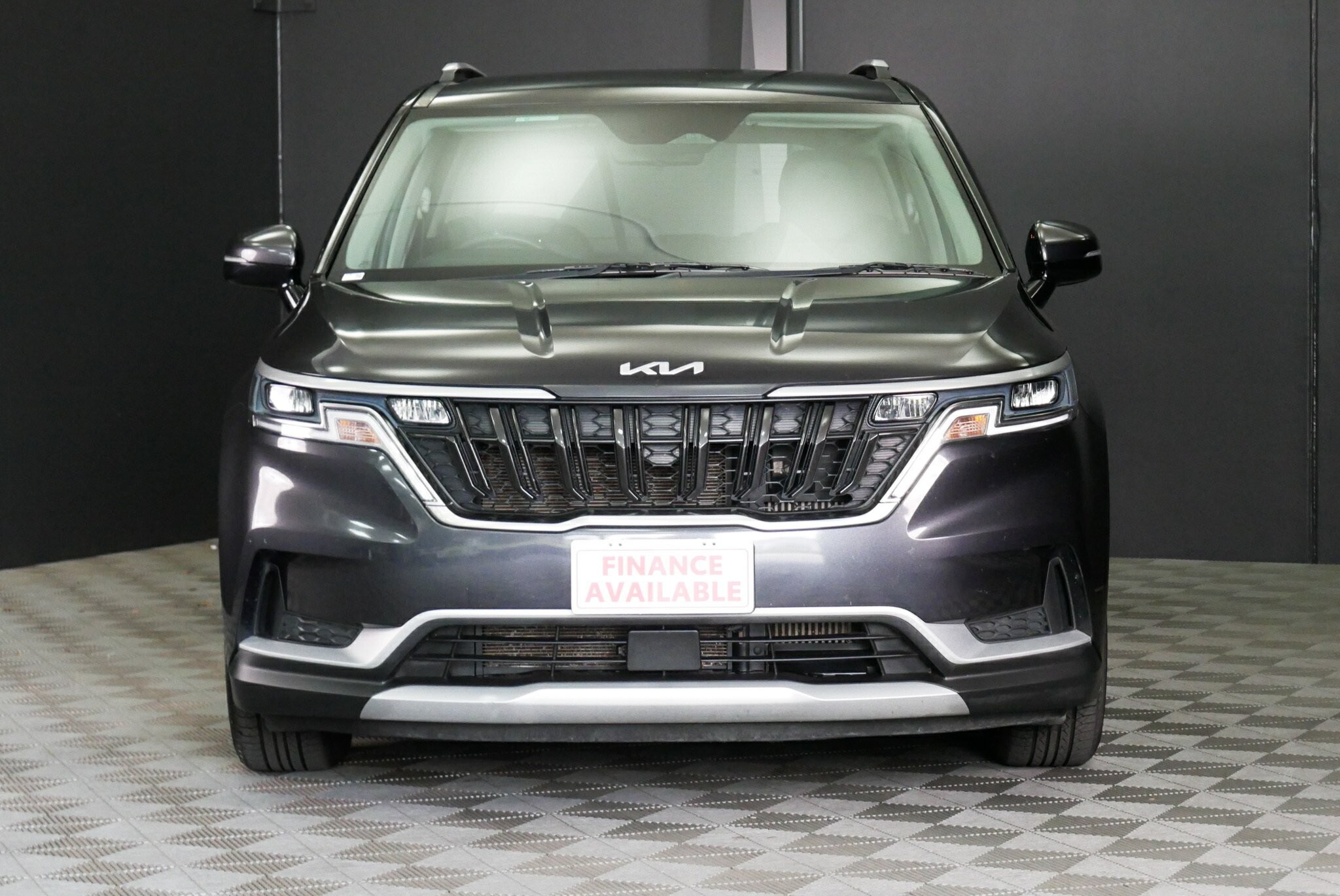 Kia Carnival image 2