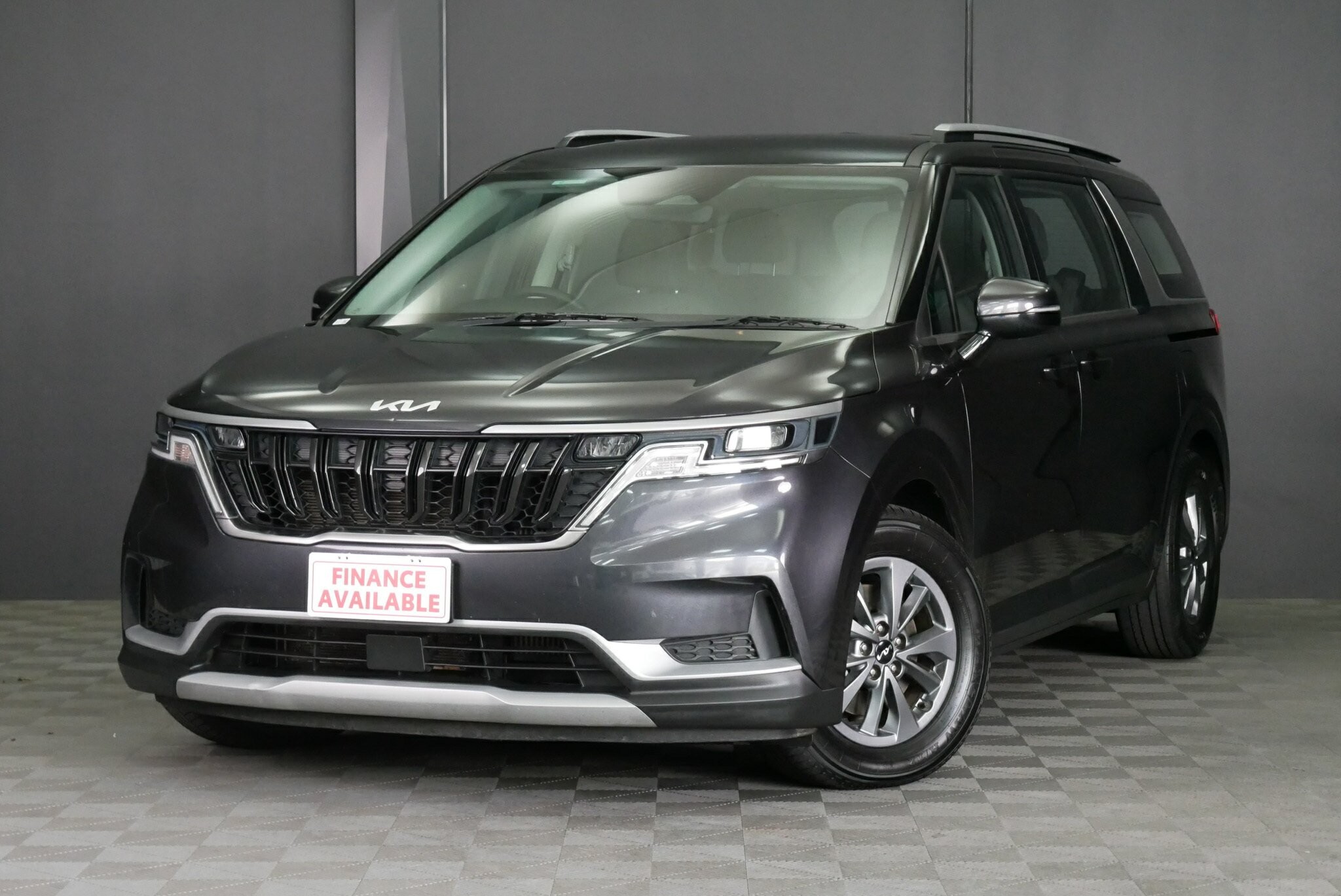 Kia Carnival image 3