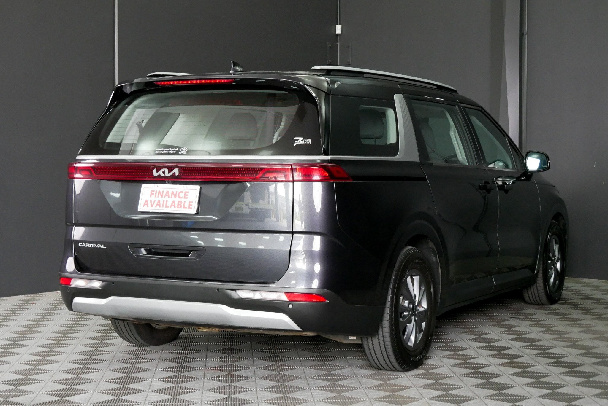 Kia Carnival image 4