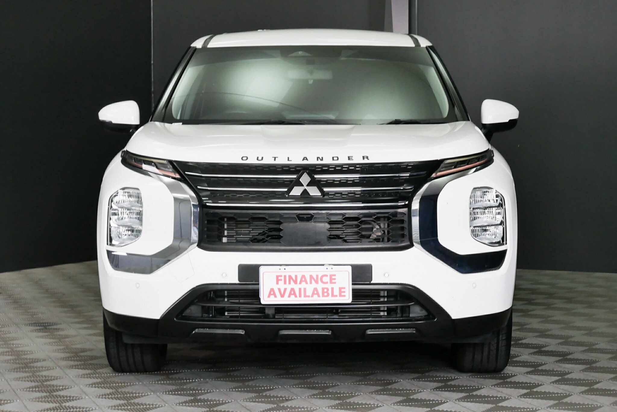 Mitsubishi Outlander image 2