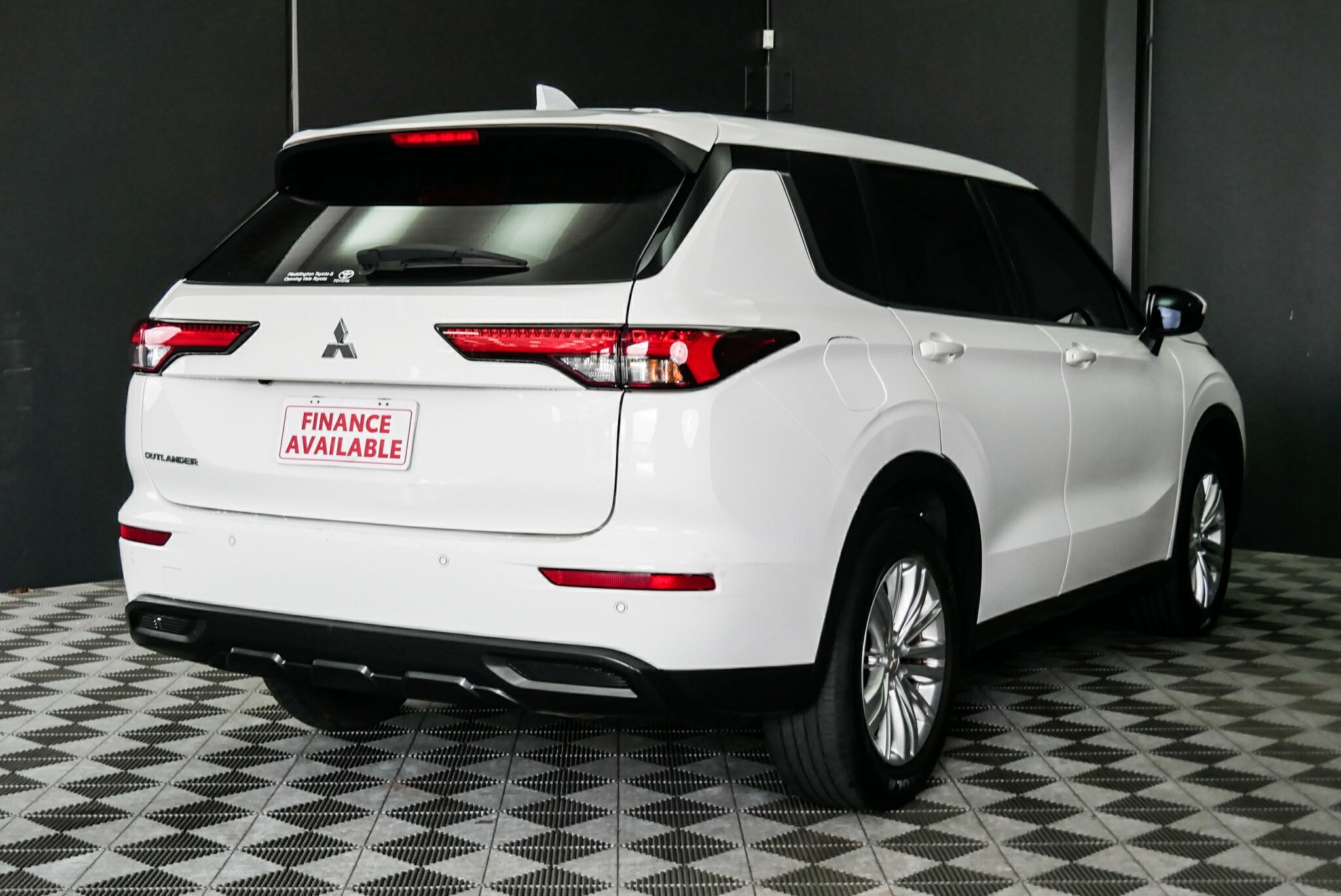 Mitsubishi Outlander image 4