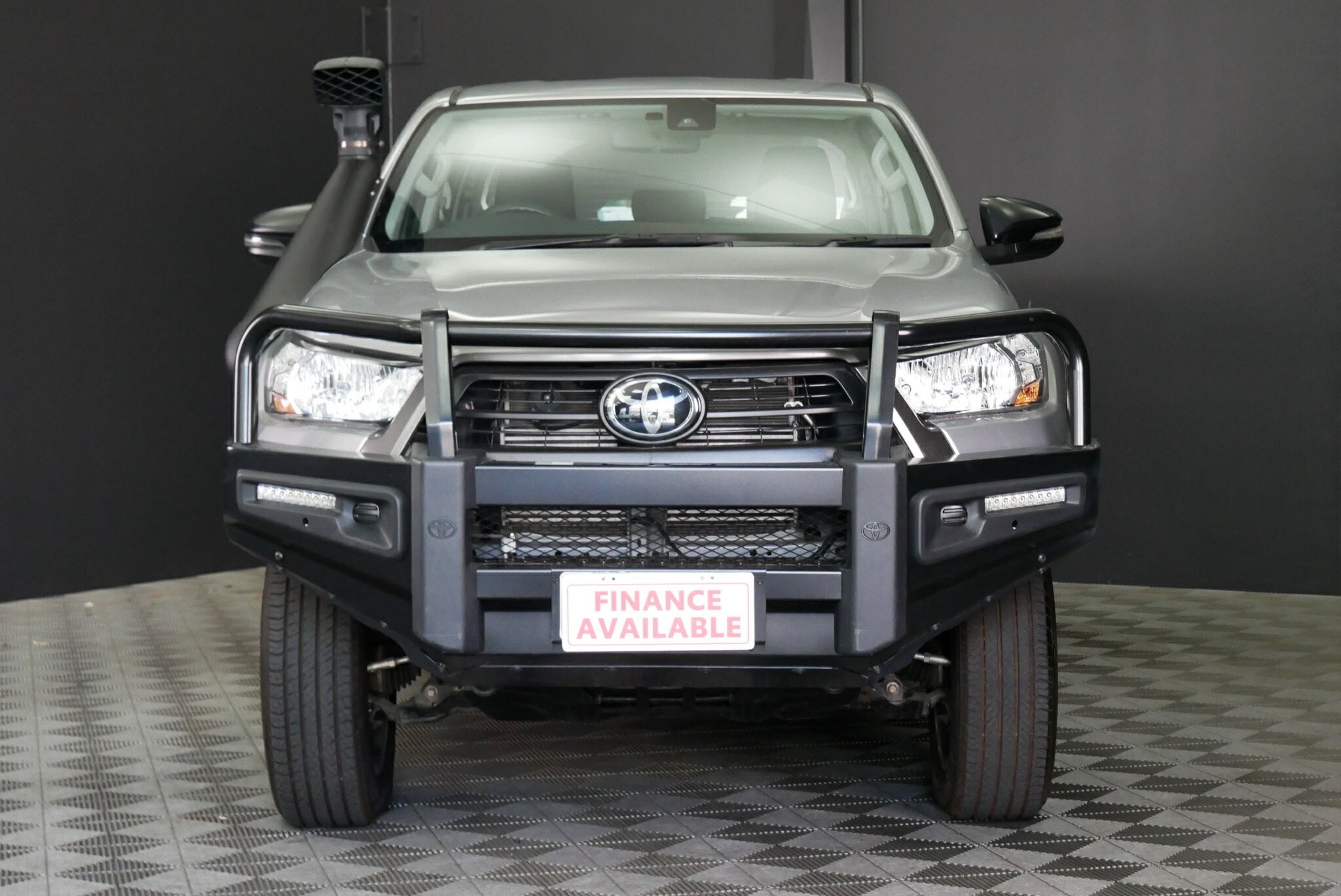 Toyota Hilux image 2