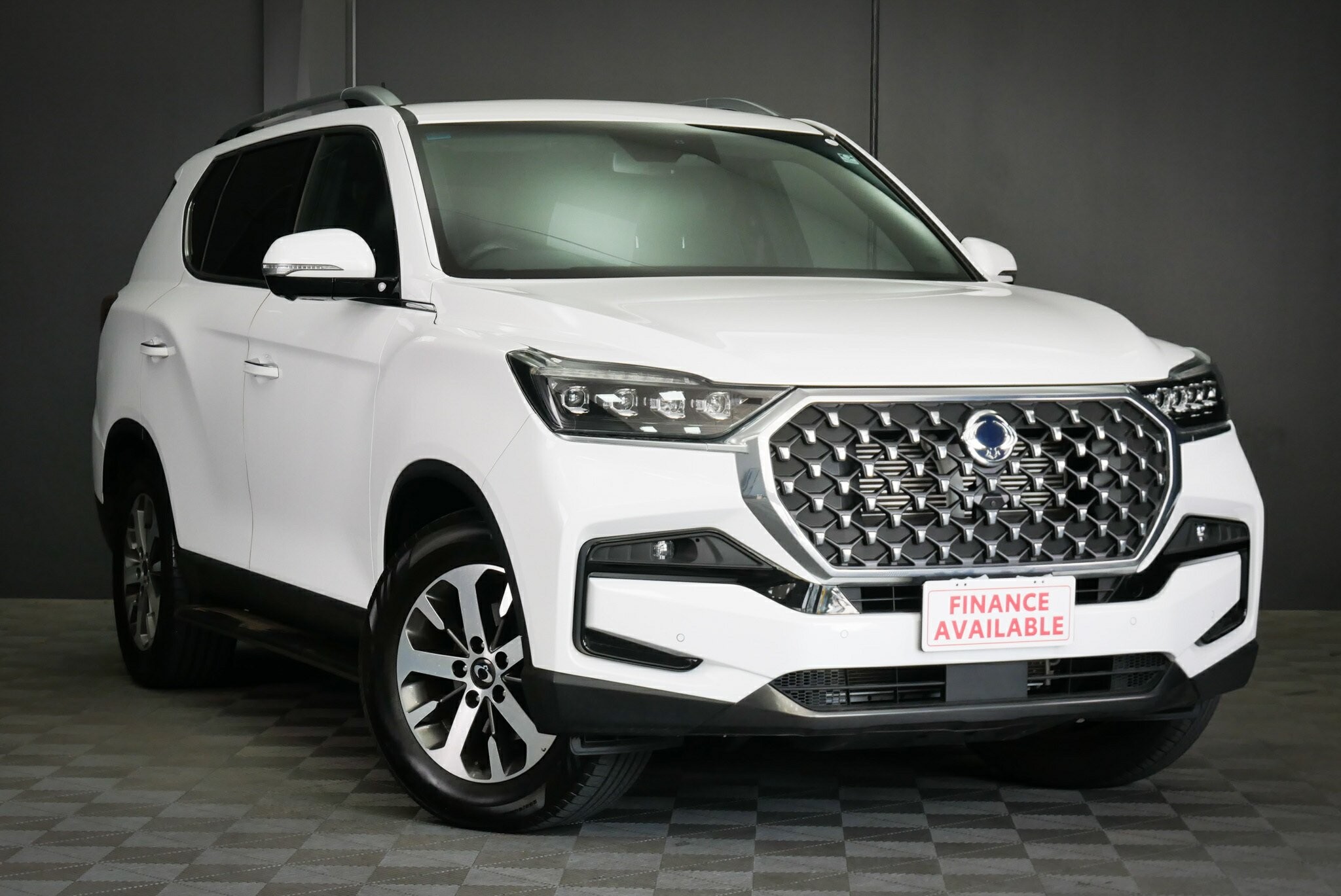 Ssangyong Rexton image 1