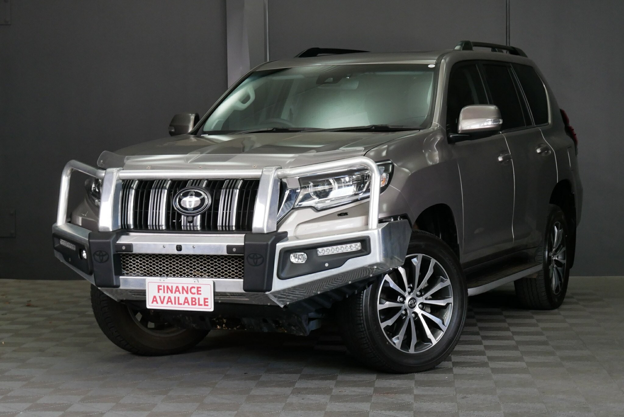 Toyota Landcruiser Prado image 3