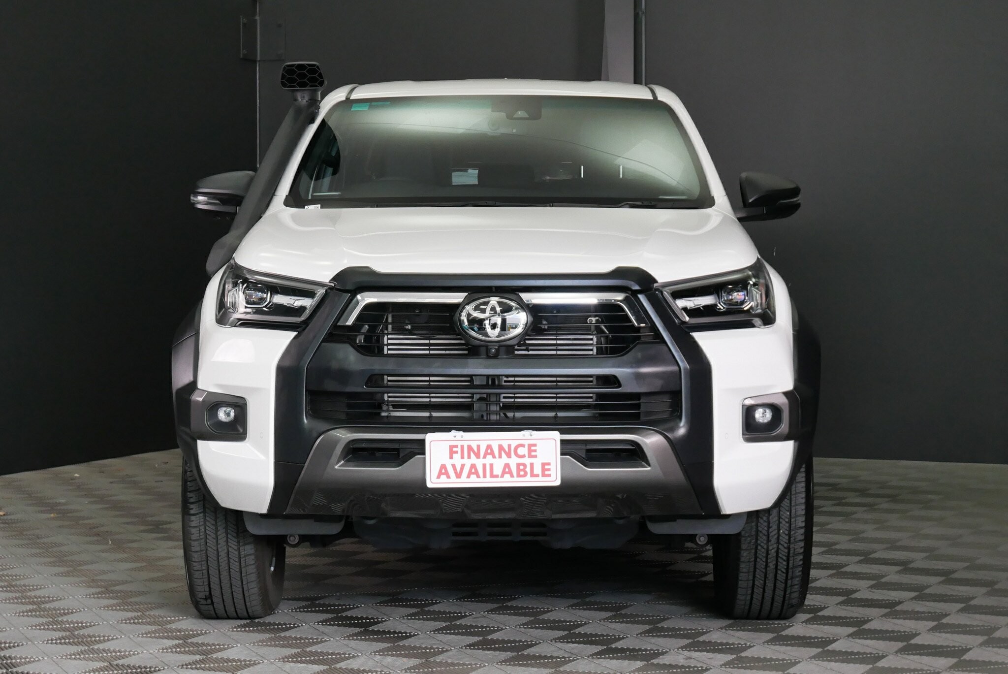 Toyota Hilux image 2
