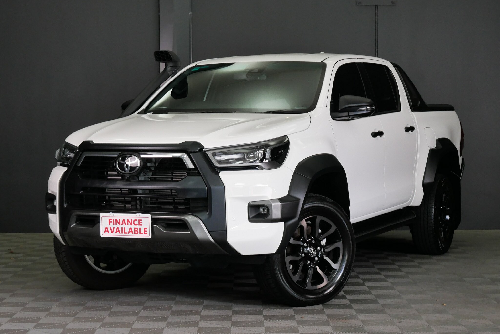 Toyota Hilux image 3