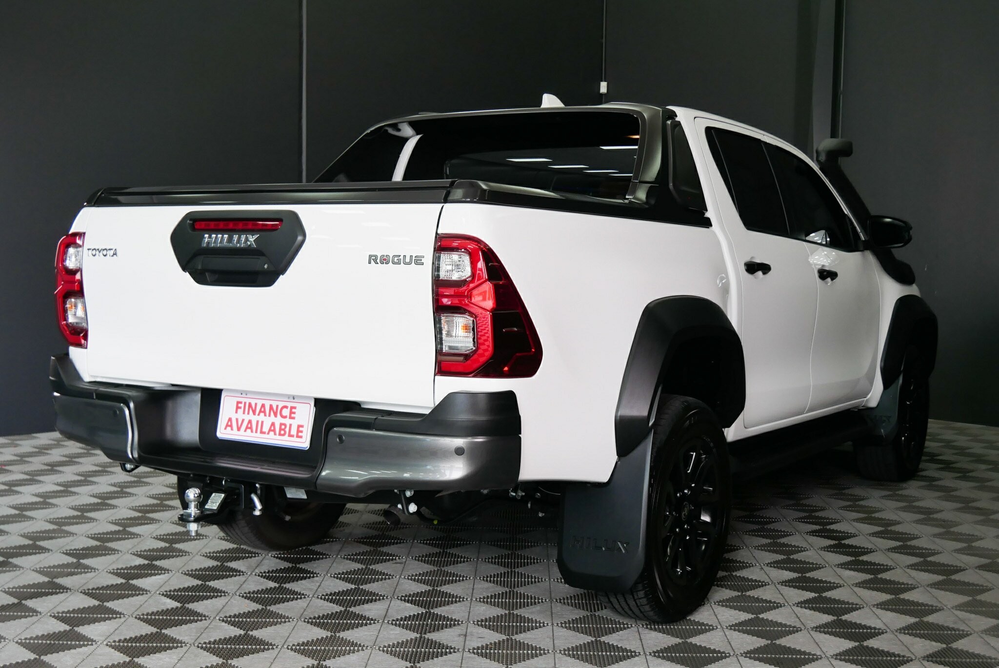 Toyota Hilux image 4