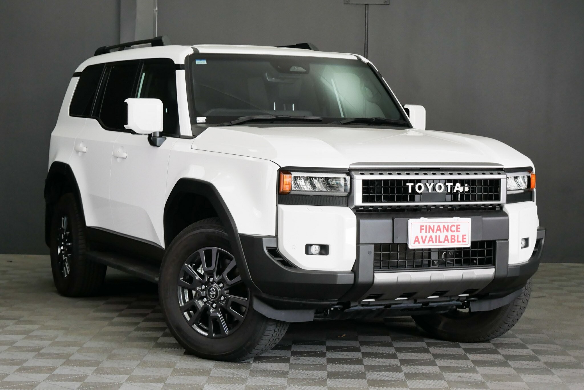 Toyota Landcruiser Prado image 1