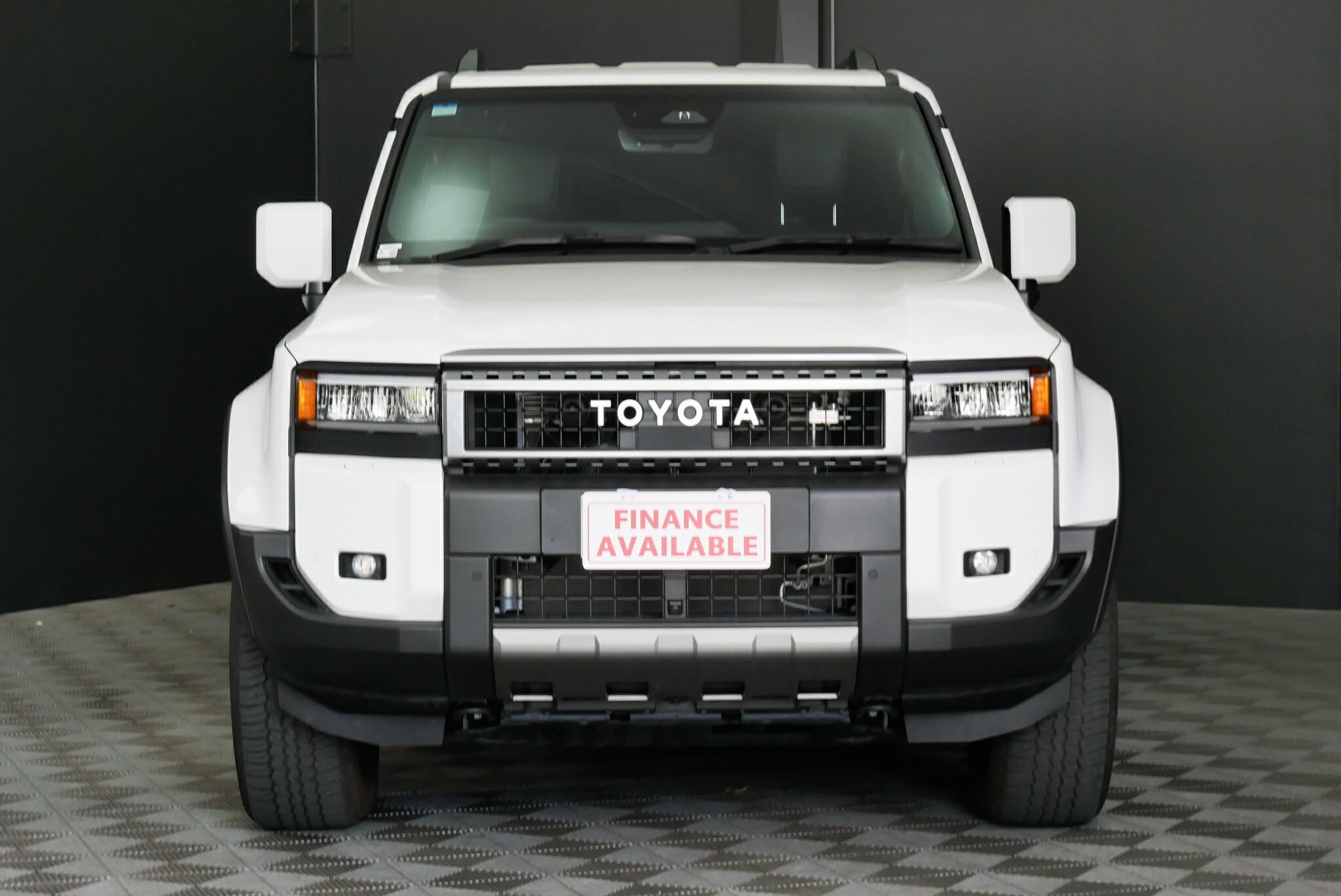 Toyota Landcruiser Prado image 2