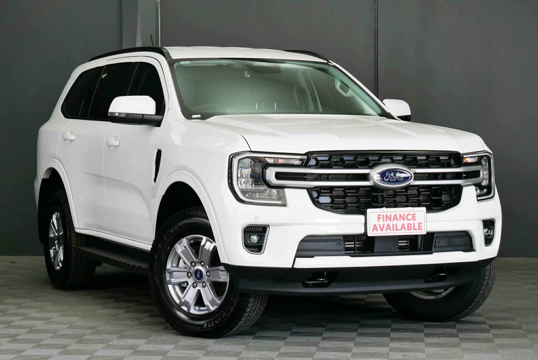 Ford Everest image 1