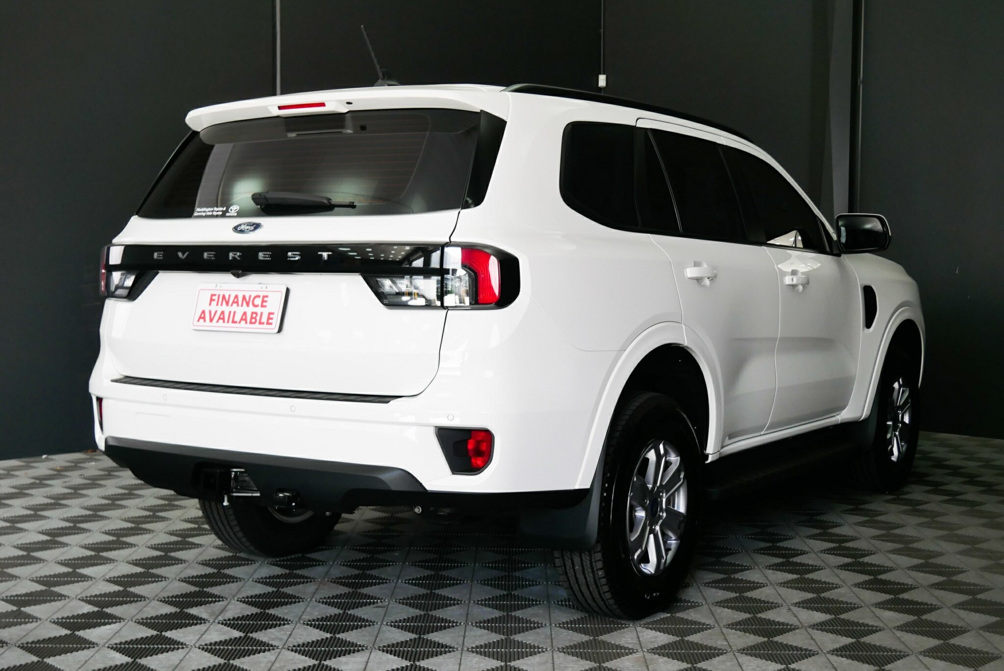 Ford Everest image 4