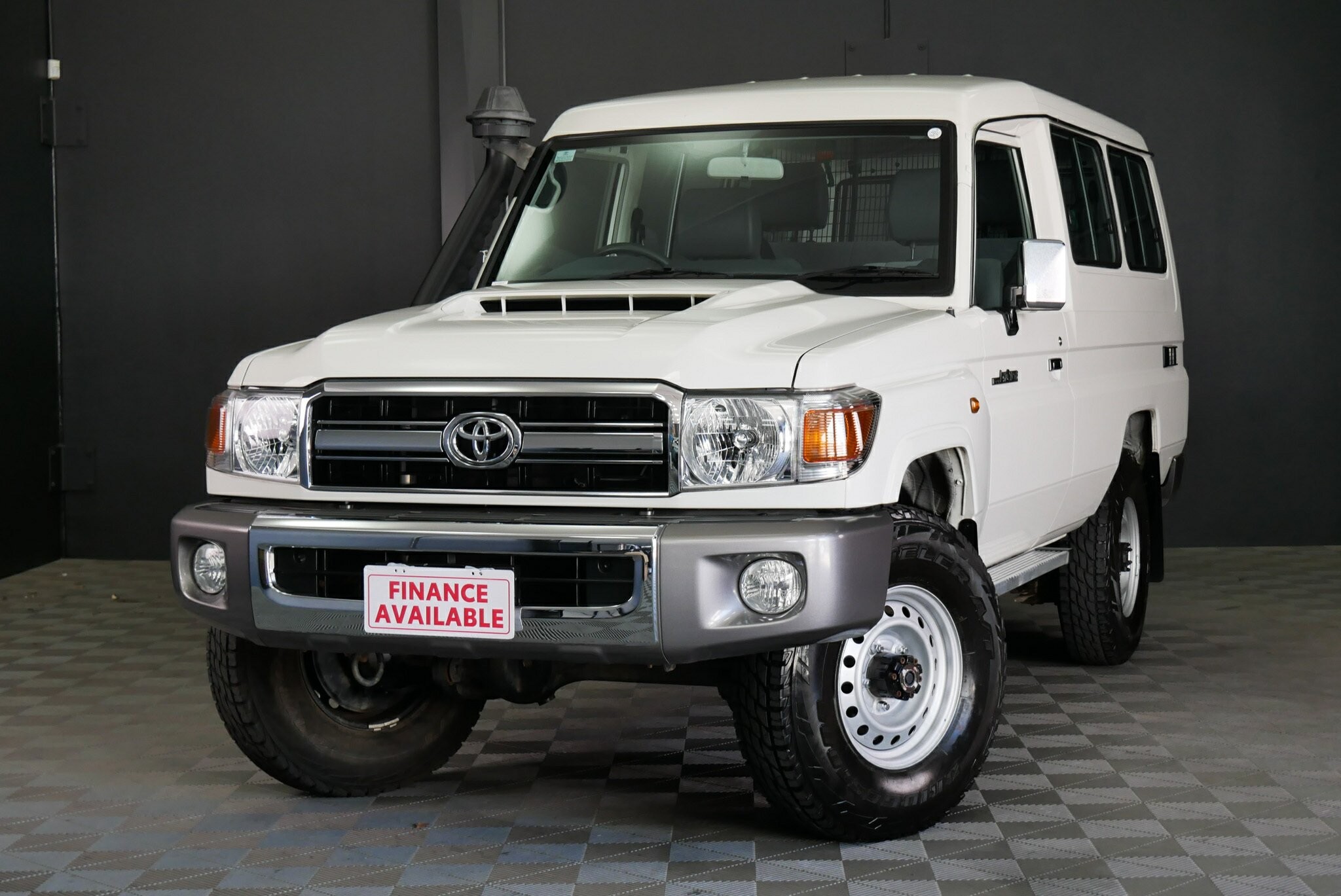 Toyota Landcruiser image 3