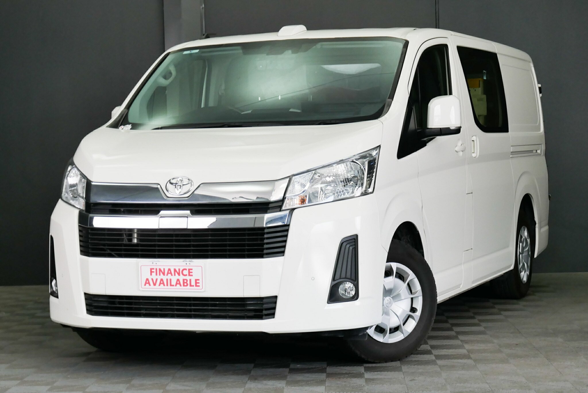 Toyota Hiace image 3
