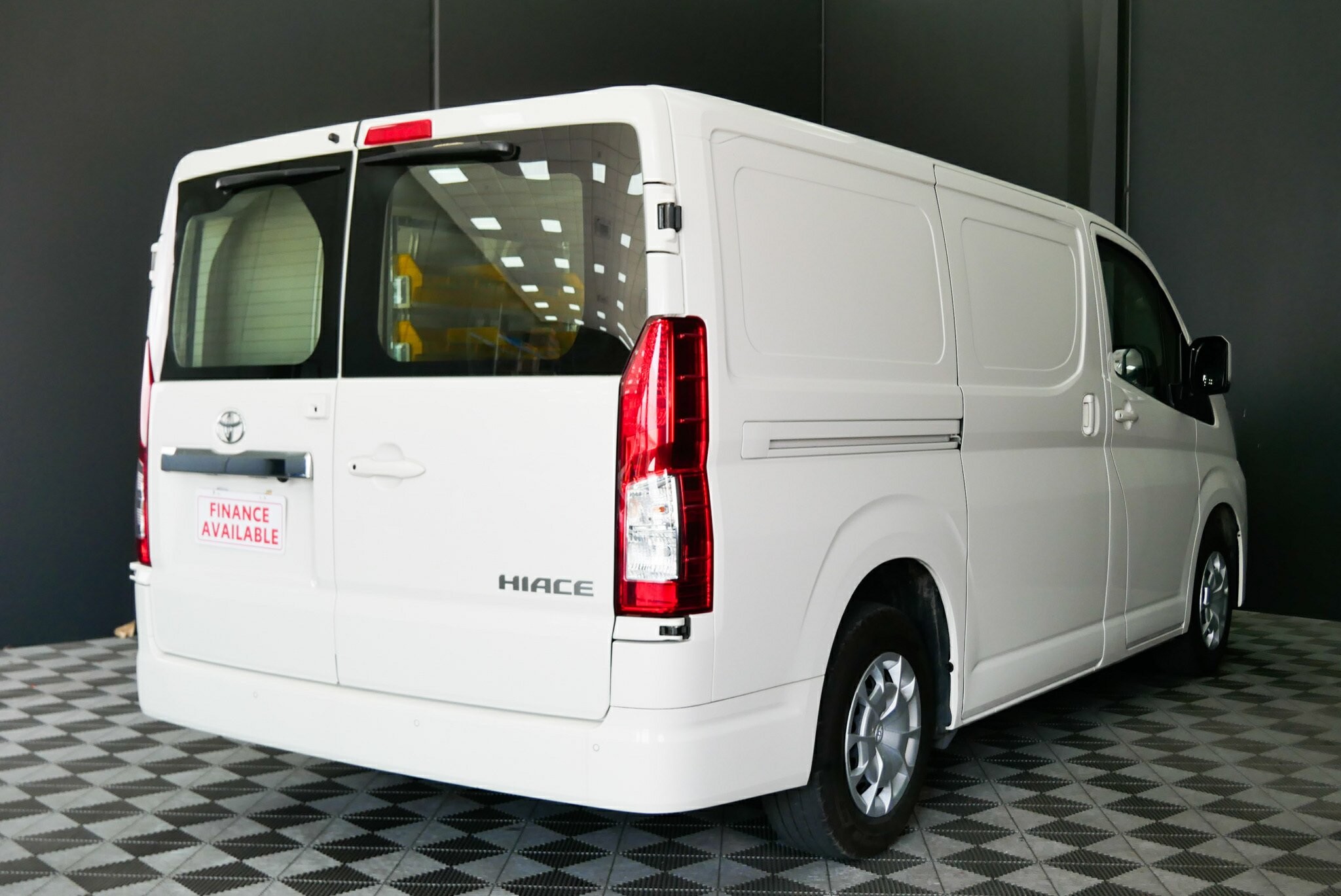 Toyota Hiace image 4