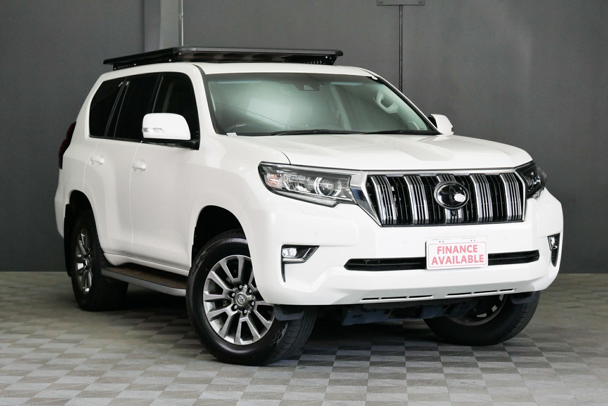 Toyota Landcruiser Prado image 1
