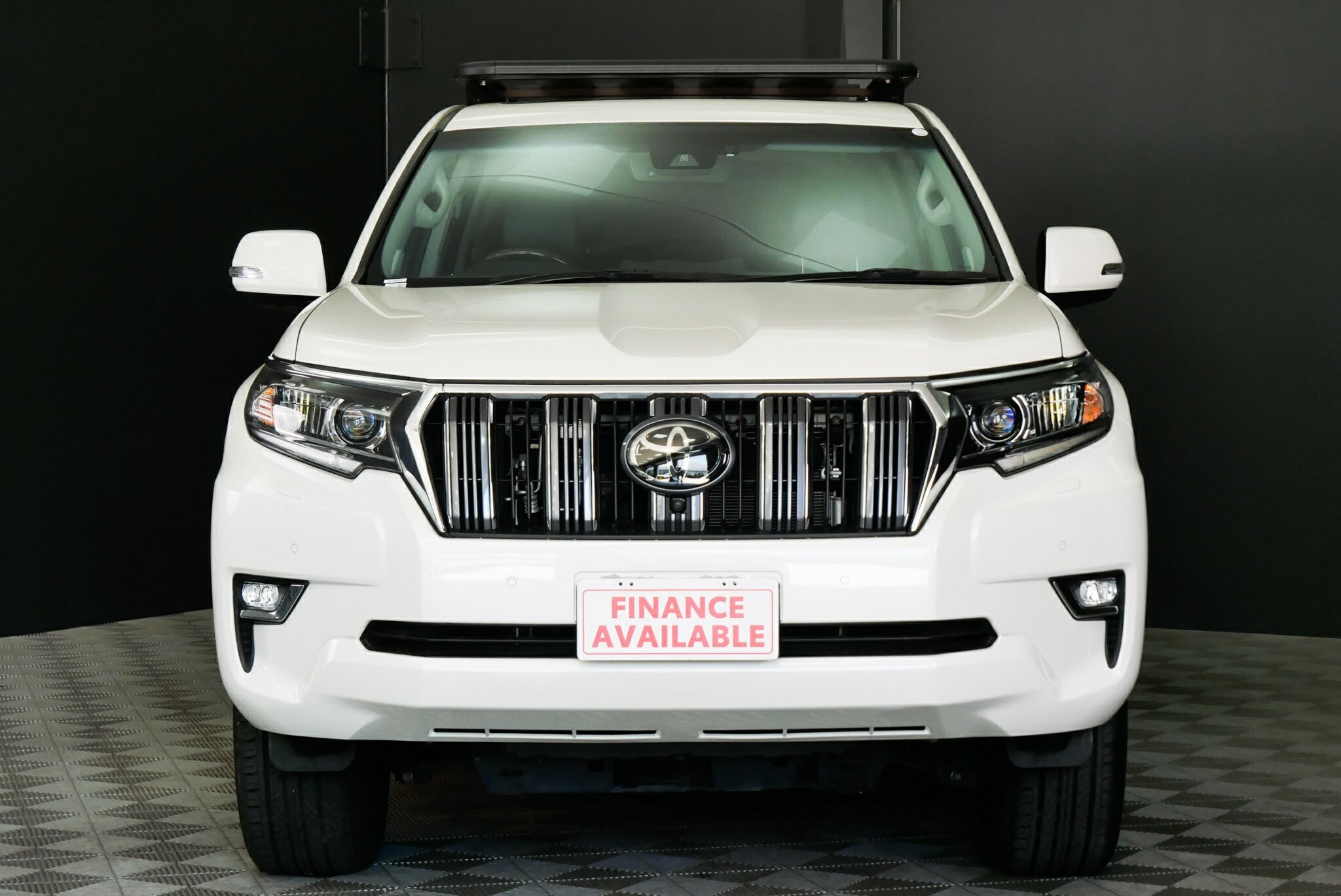 Toyota Landcruiser Prado image 2