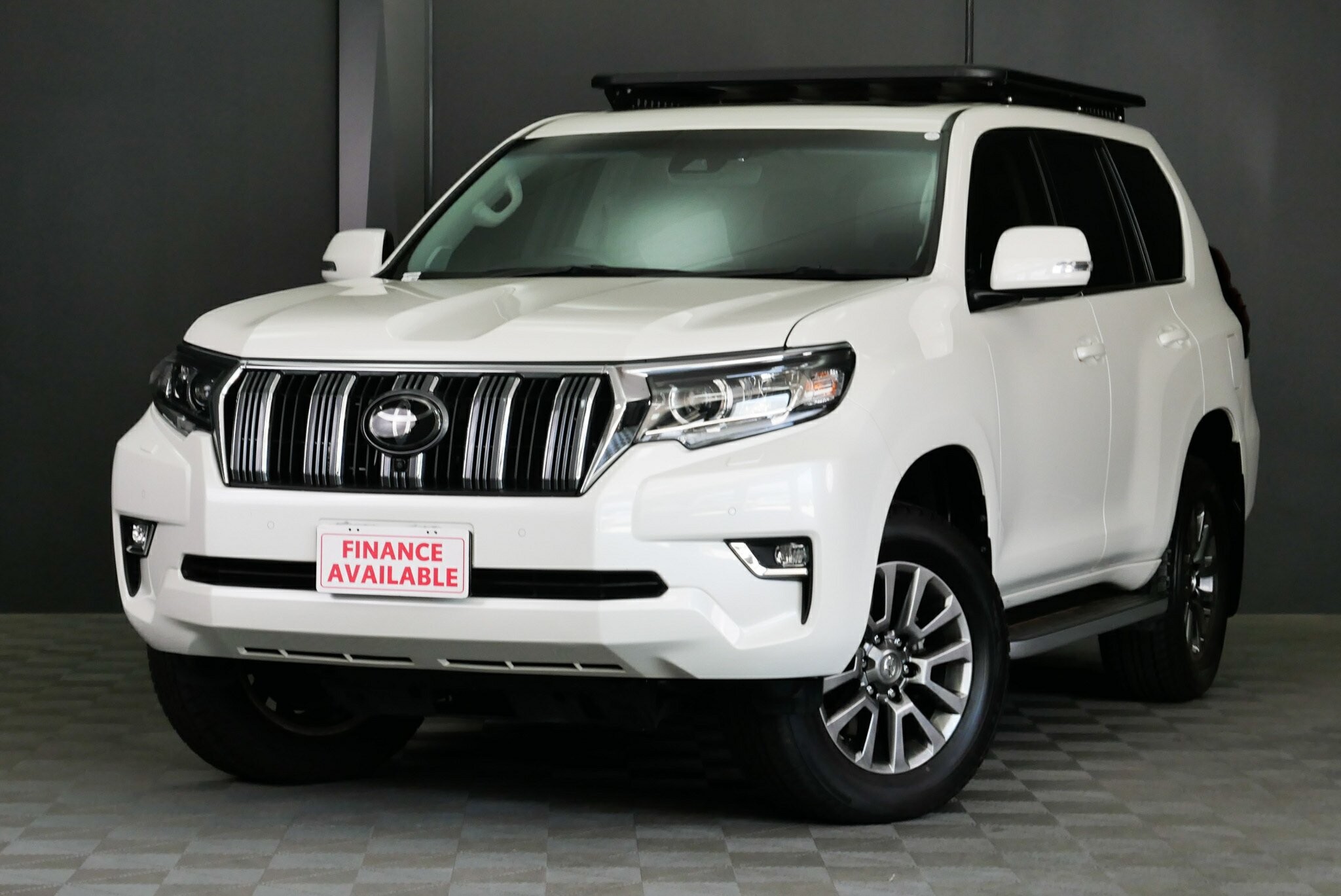 Toyota Landcruiser Prado image 3