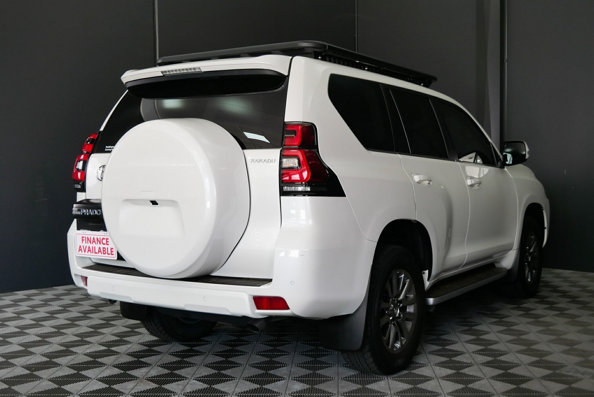 Toyota Landcruiser Prado image 4