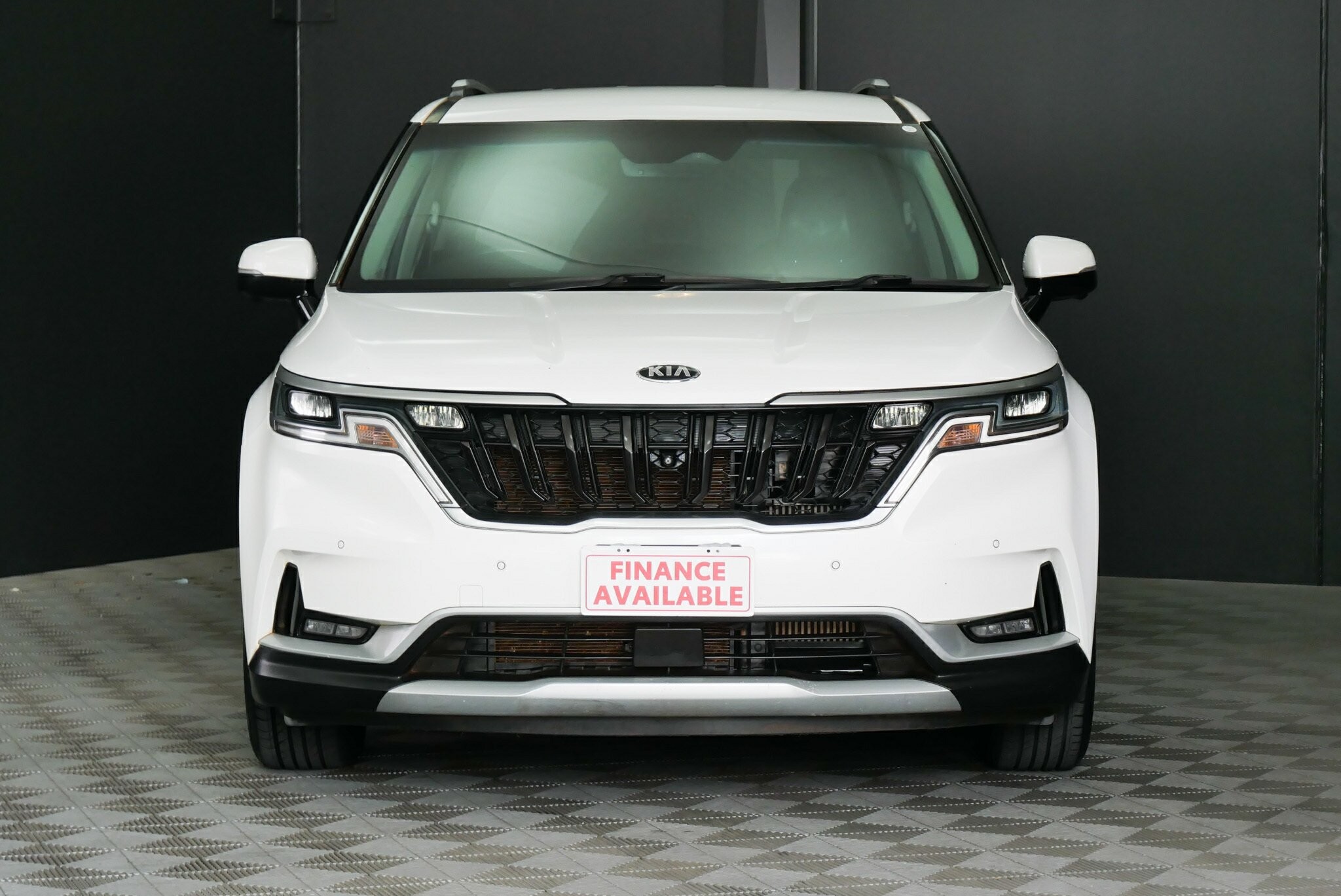 Kia Carnival image 2