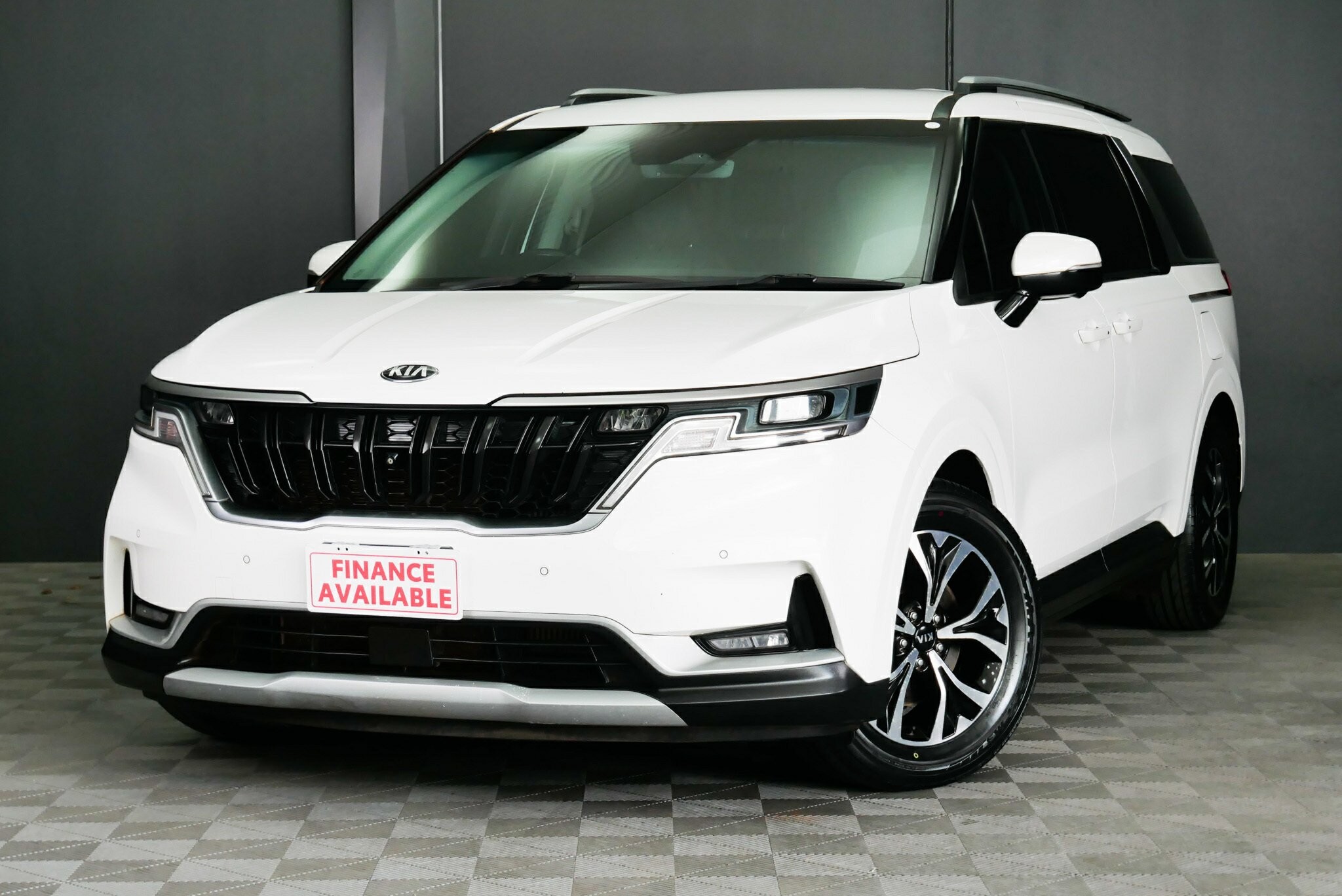 Kia Carnival image 3