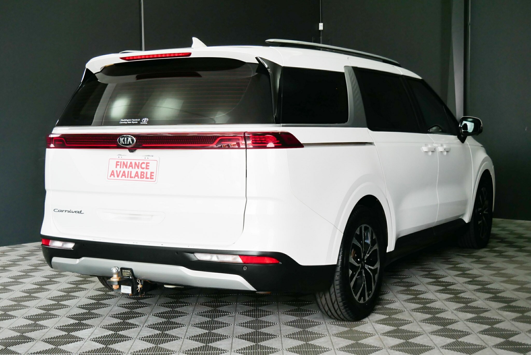 Kia Carnival image 4
