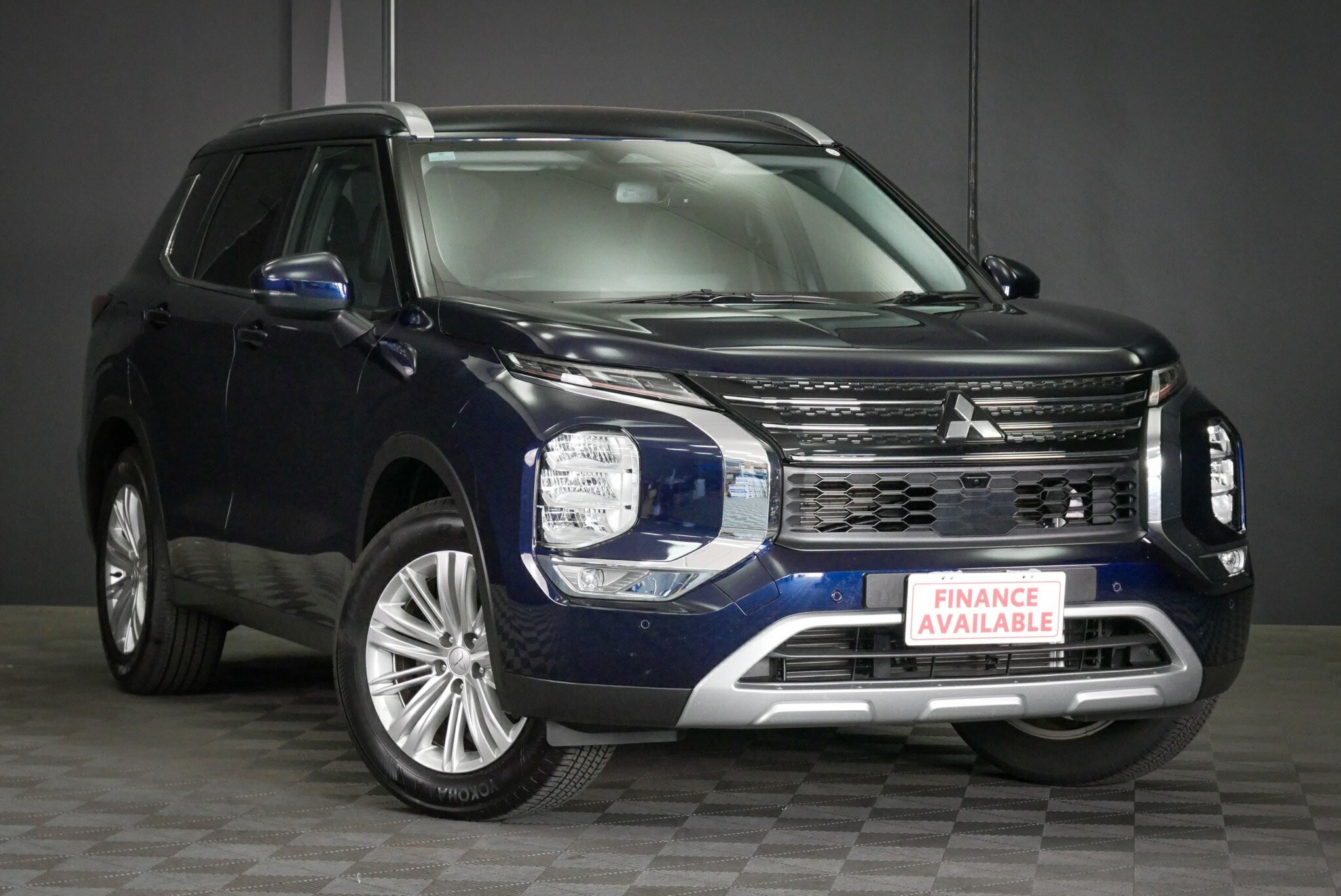 Mitsubishi Outlander image 1