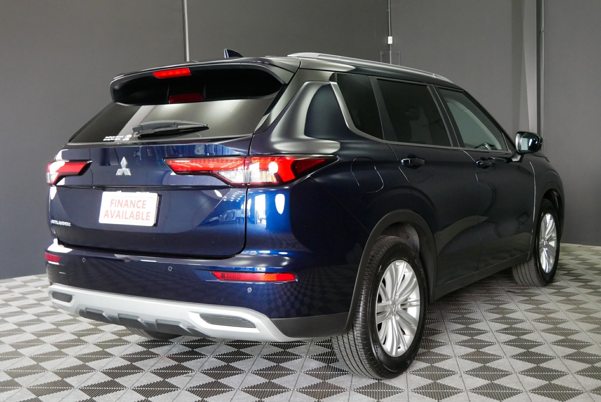 Mitsubishi Outlander image 4