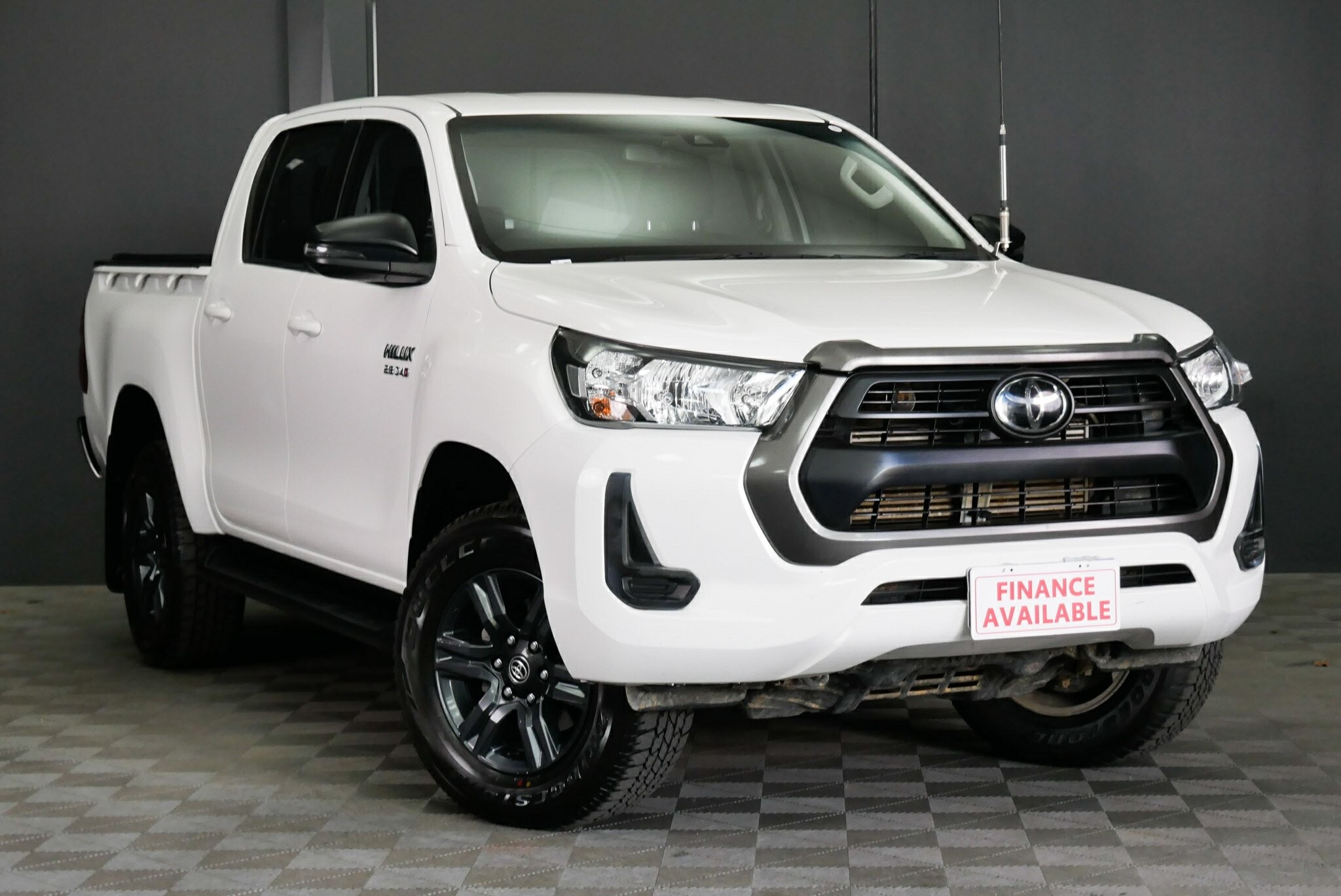 Toyota Hilux image 1