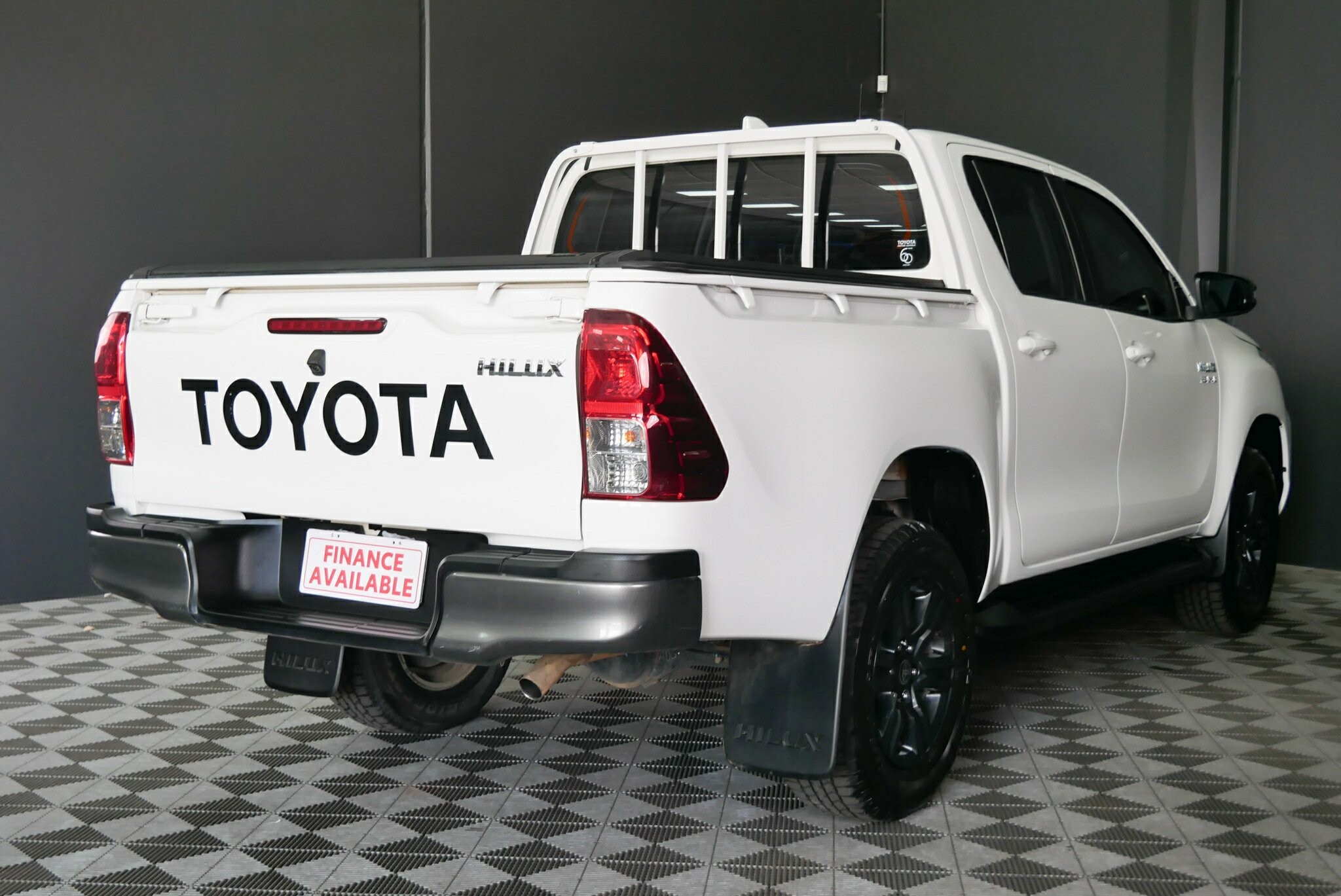 Toyota Hilux image 4