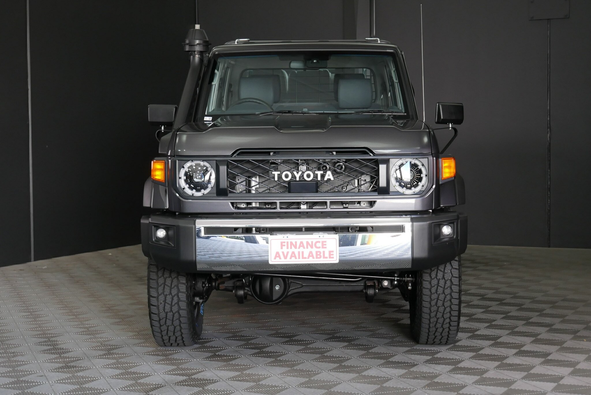 Toyota Landcruiser image 2