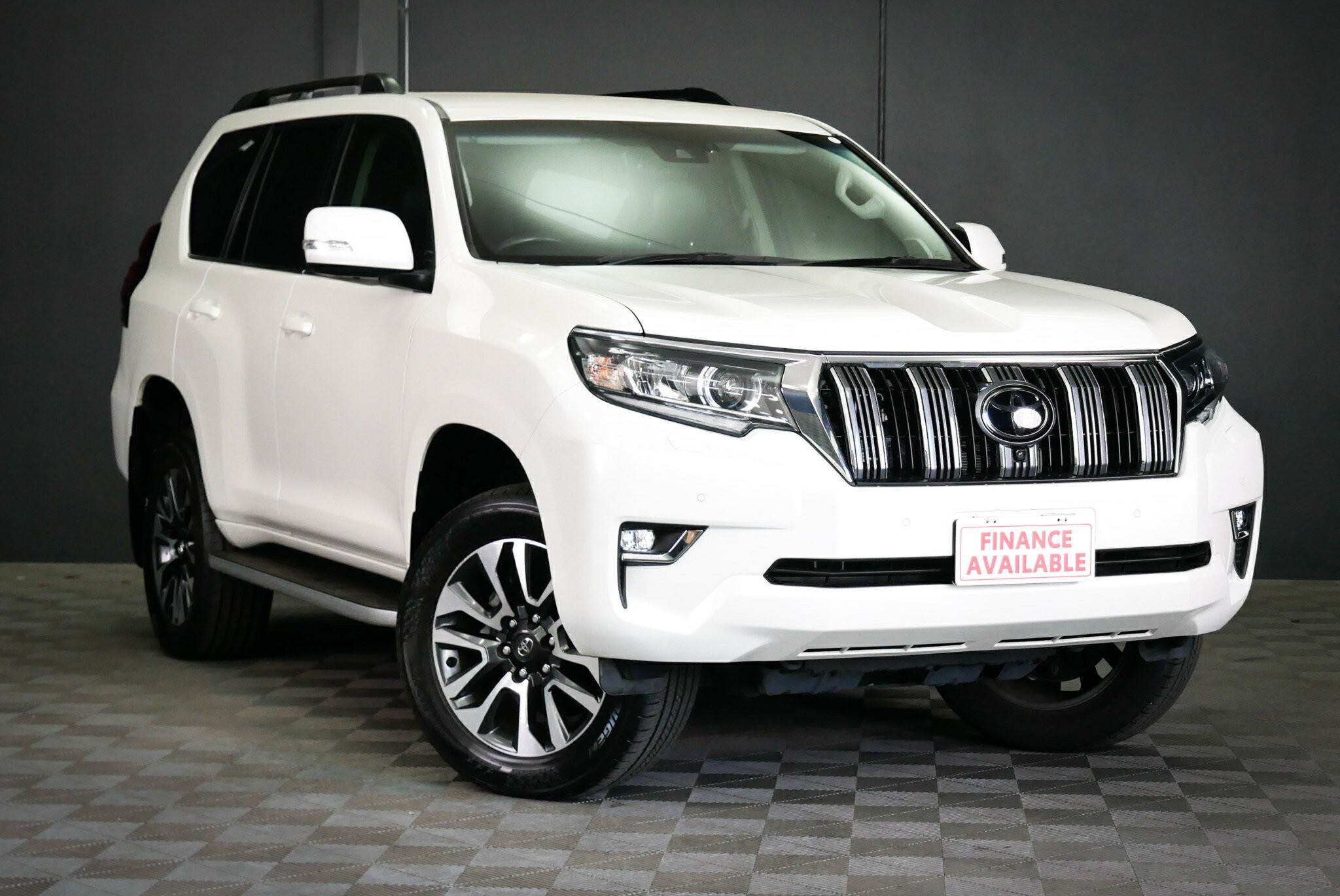 Toyota Landcruiser Prado image 1