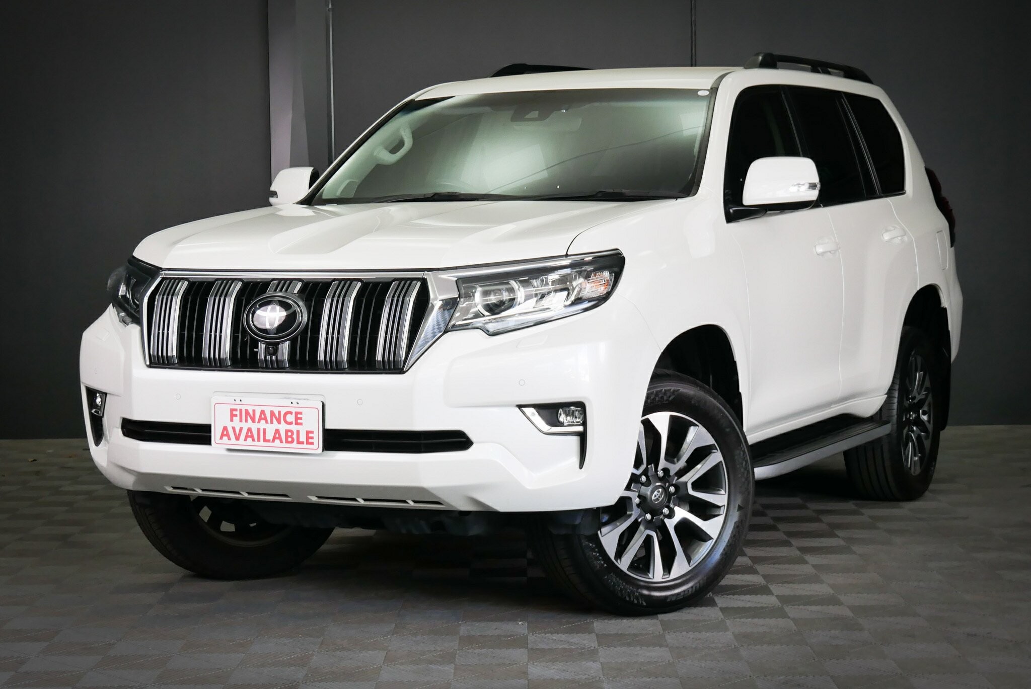 Toyota Landcruiser Prado image 3