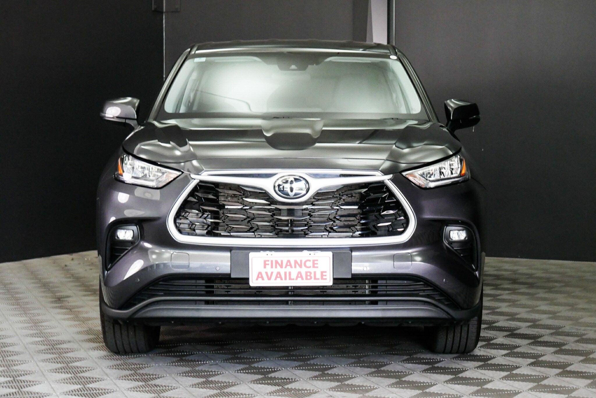 Toyota Kluger image 2