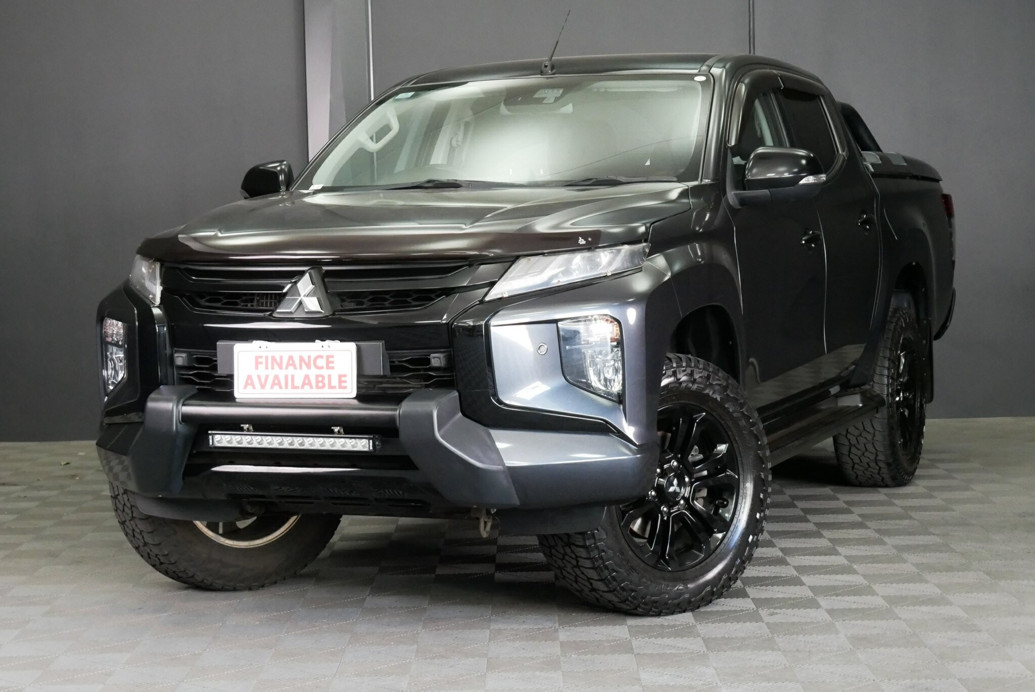 Mitsubishi Triton image 3