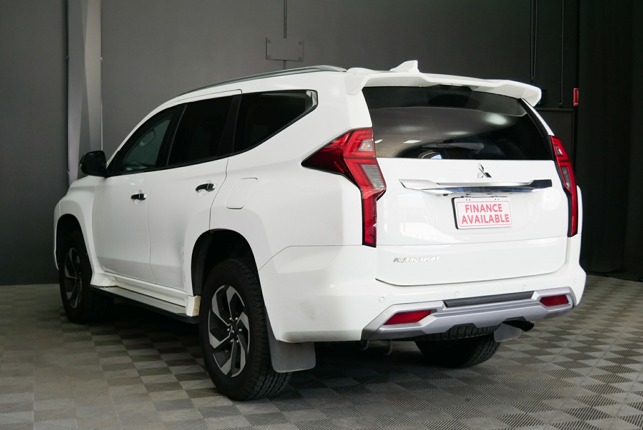 Mitsubishi Pajero Sport image 4