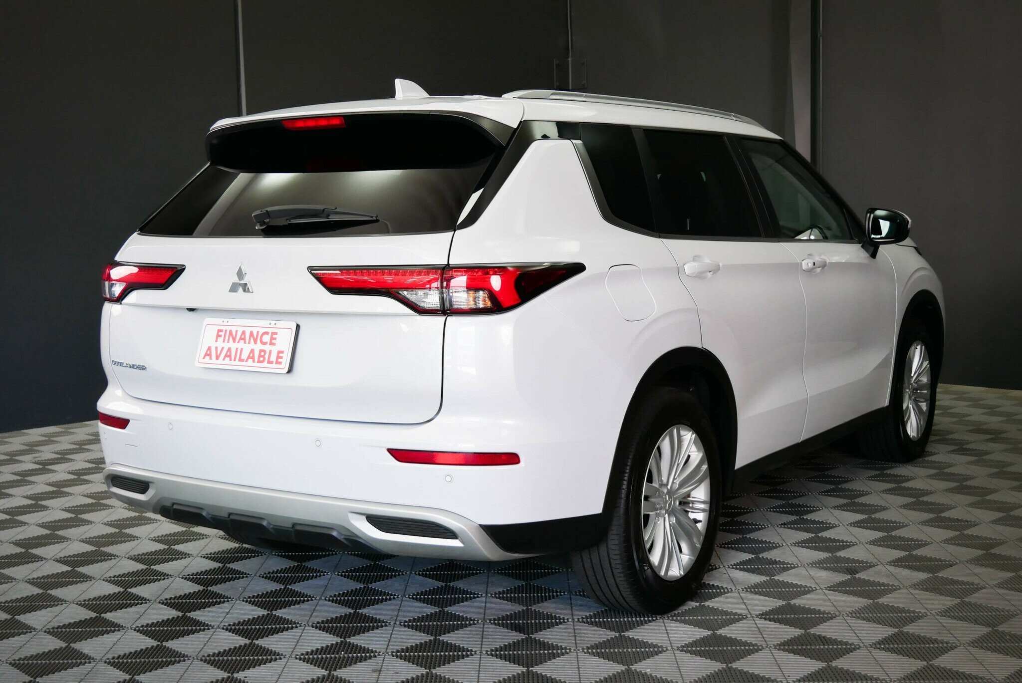 Mitsubishi Outlander image 4