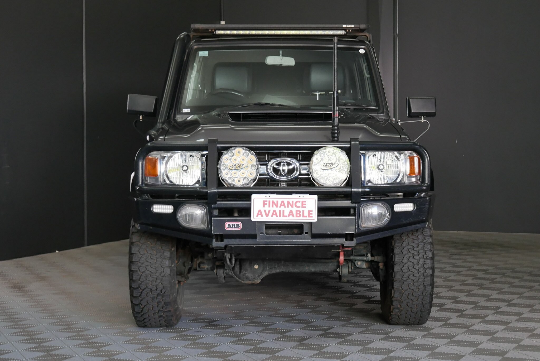 Toyota Landcruiser image 2