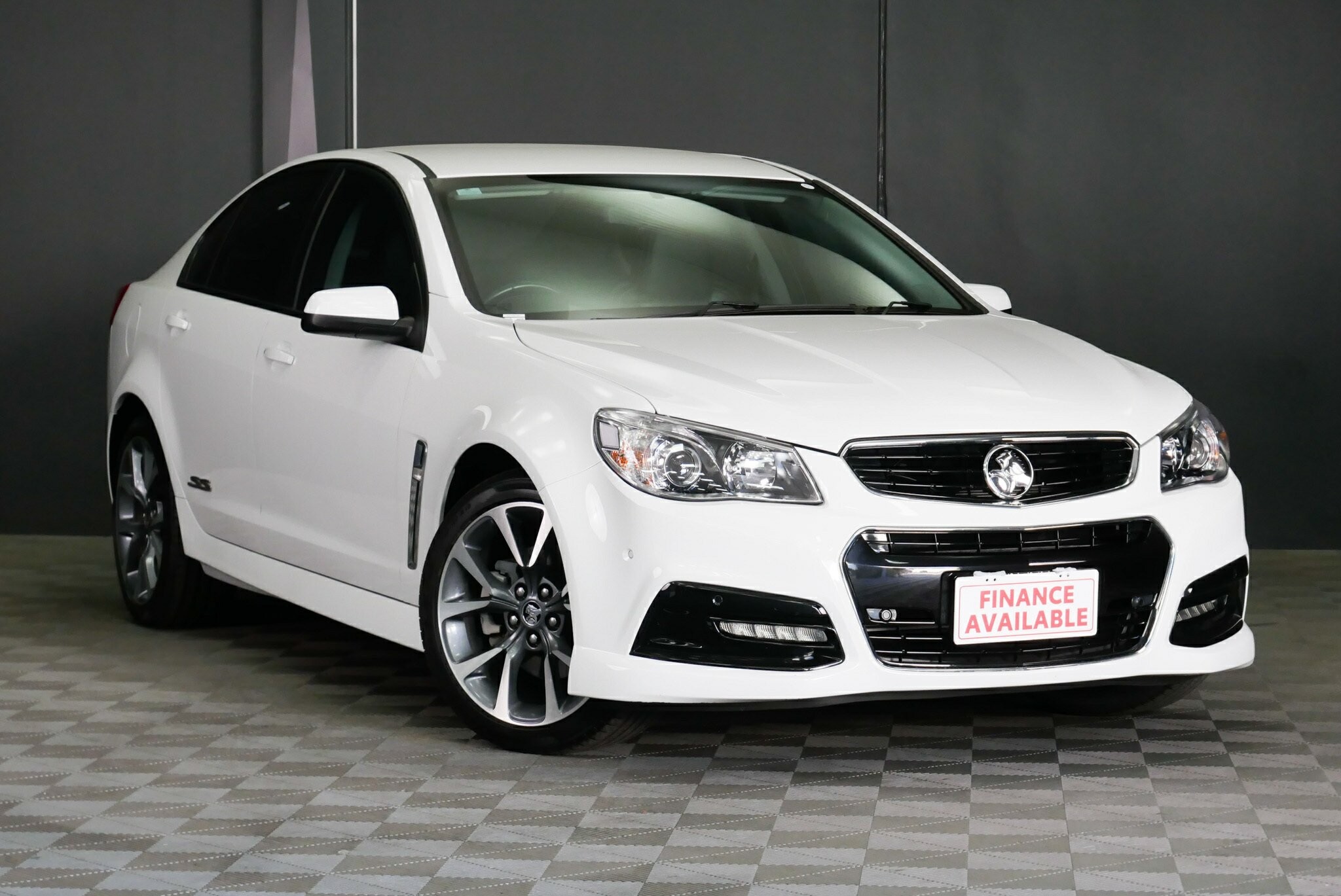 Holden Commodore image 1