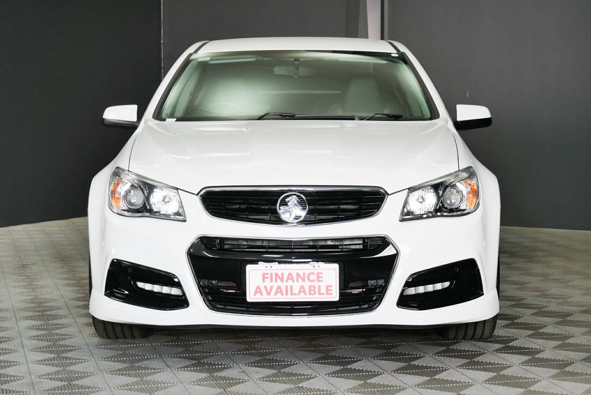 Holden Commodore image 2