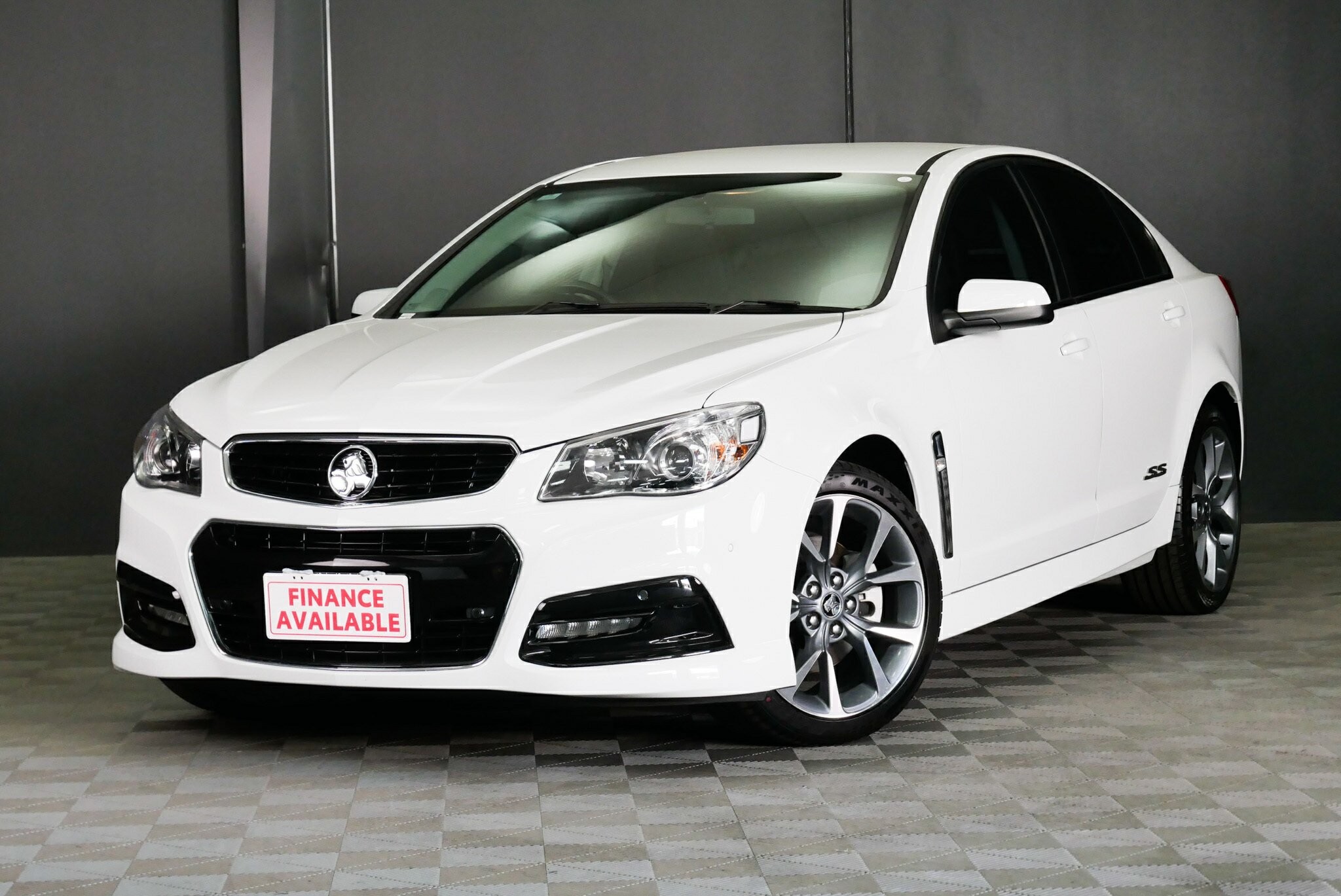 Holden Commodore image 3