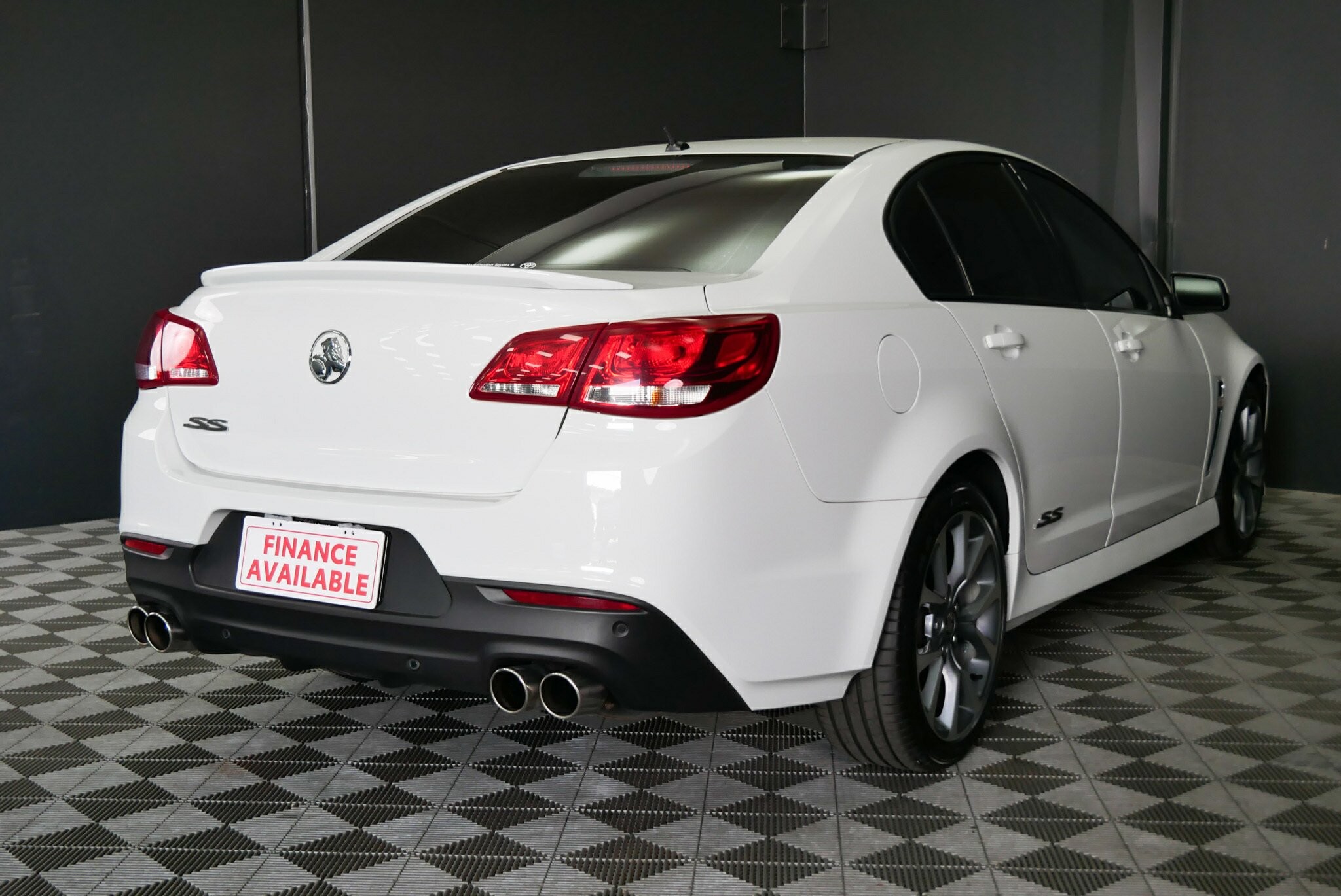 Holden Commodore image 4