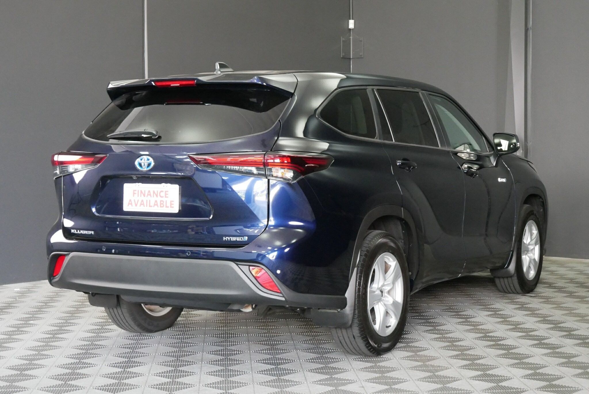 Toyota Kluger image 4