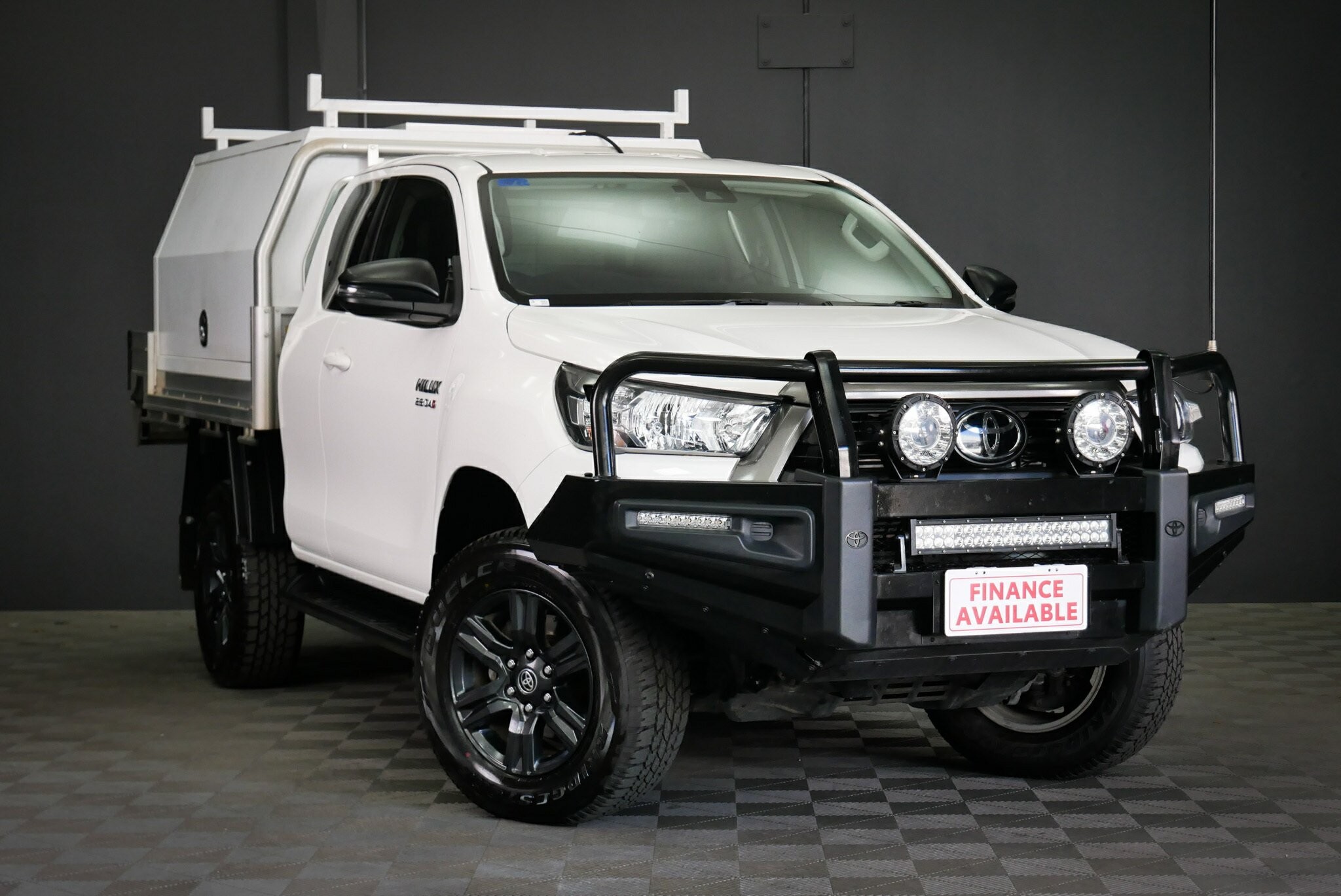 Toyota Hilux image 1