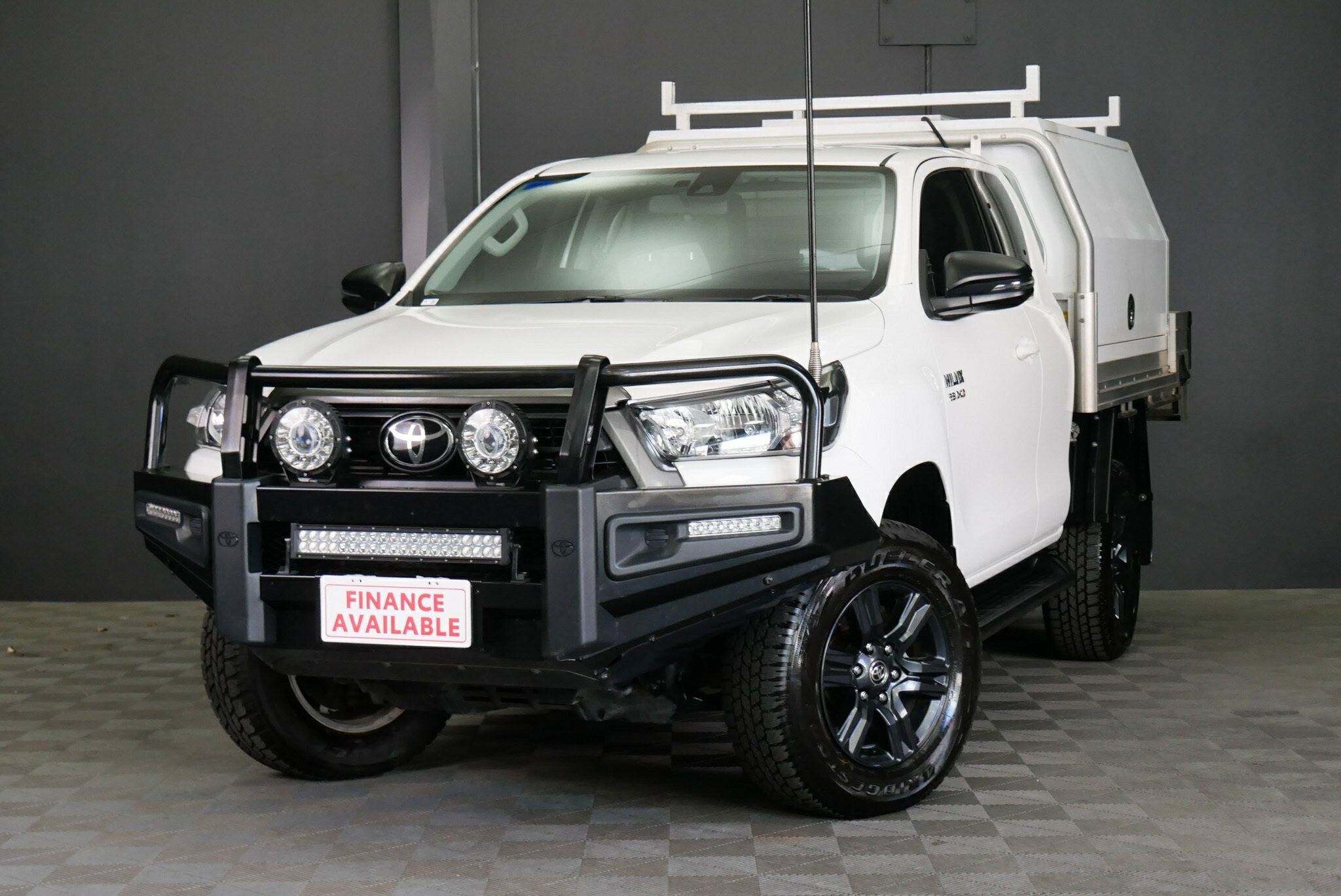 Toyota Hilux image 3