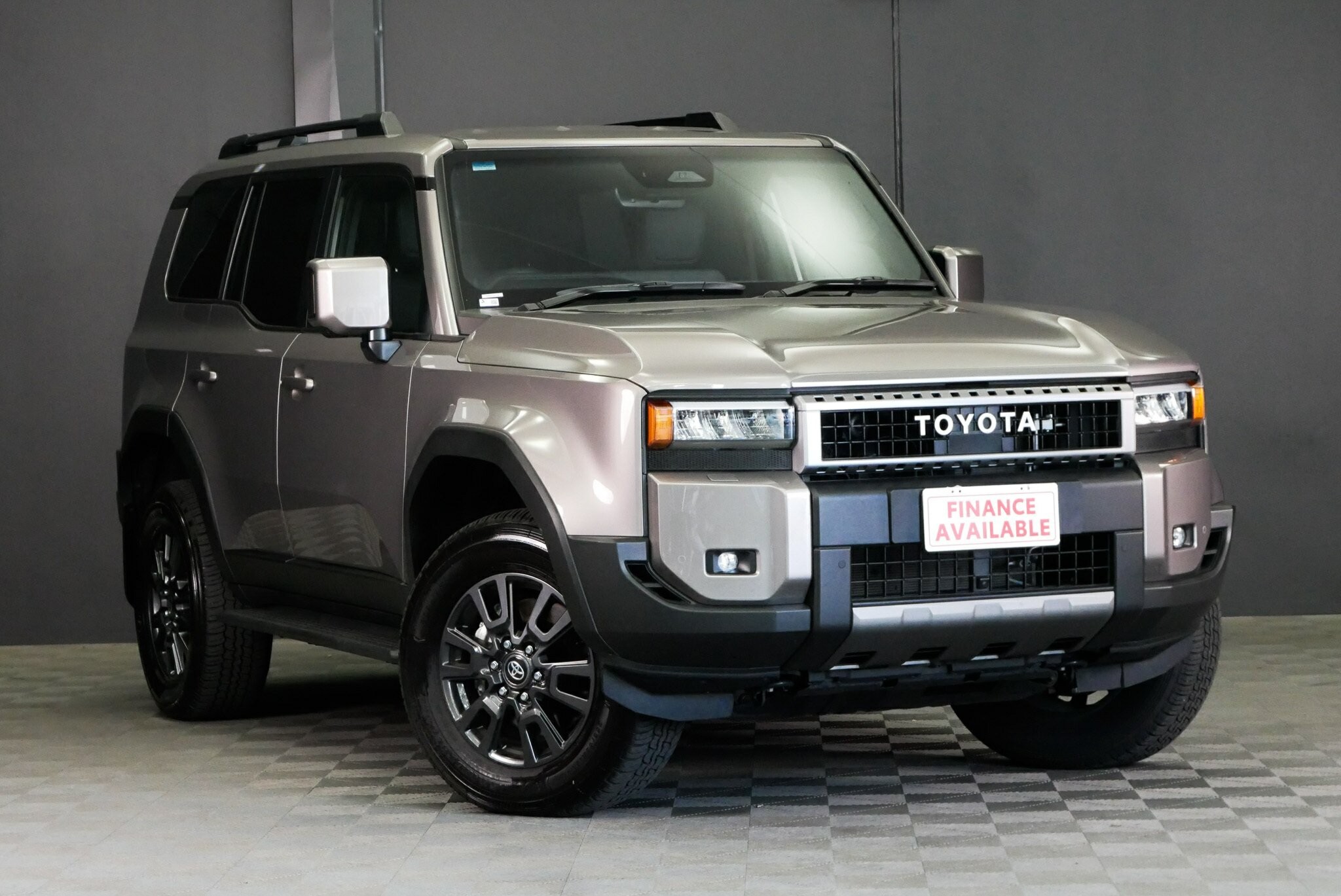 Toyota Landcruiser Prado image 1