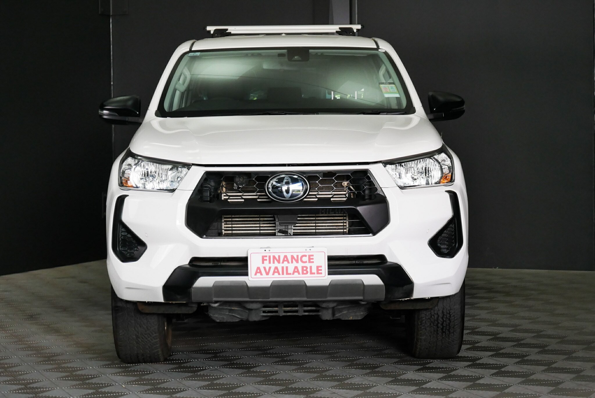 Toyota Hilux image 2