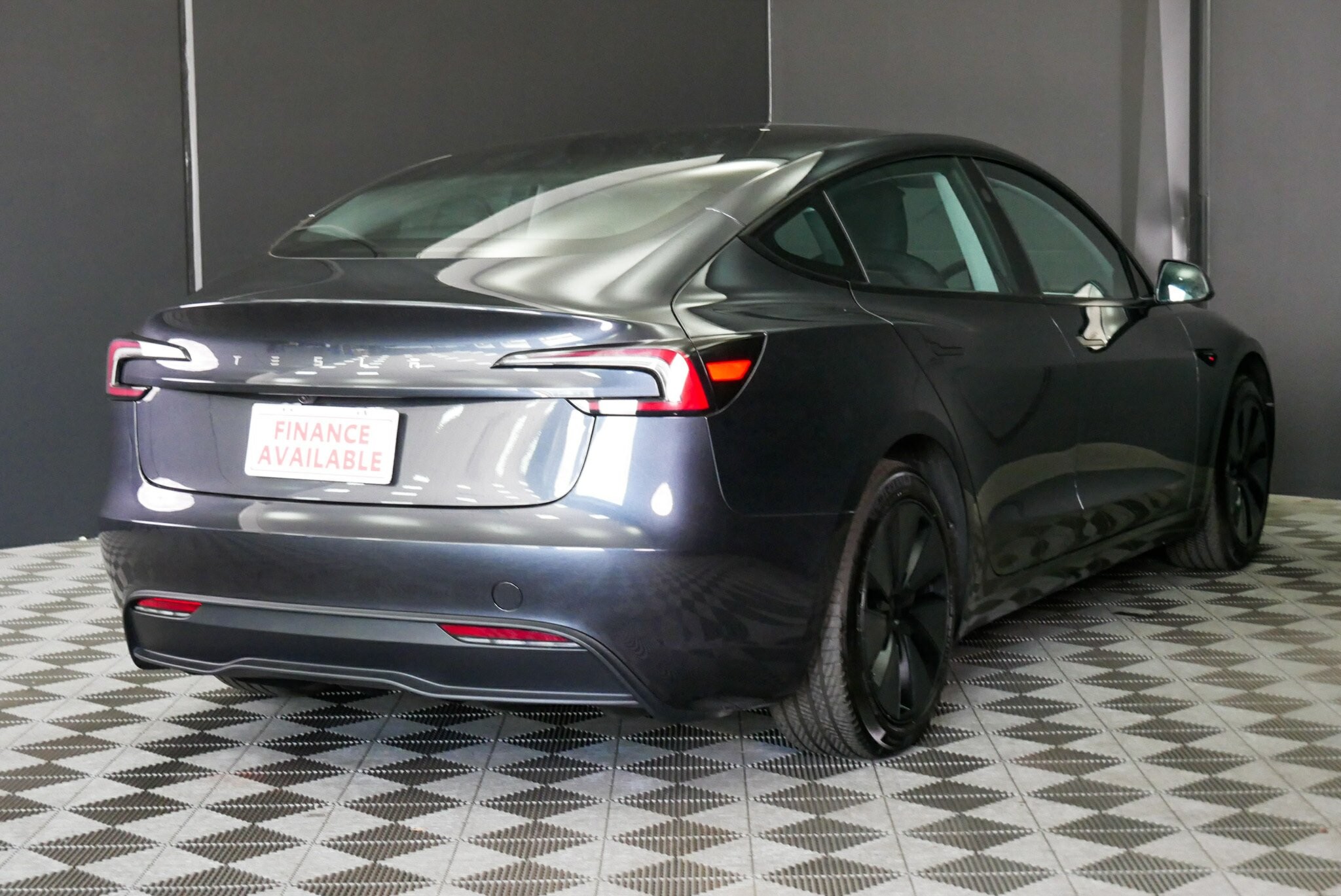 Tesla Model 3 image 4