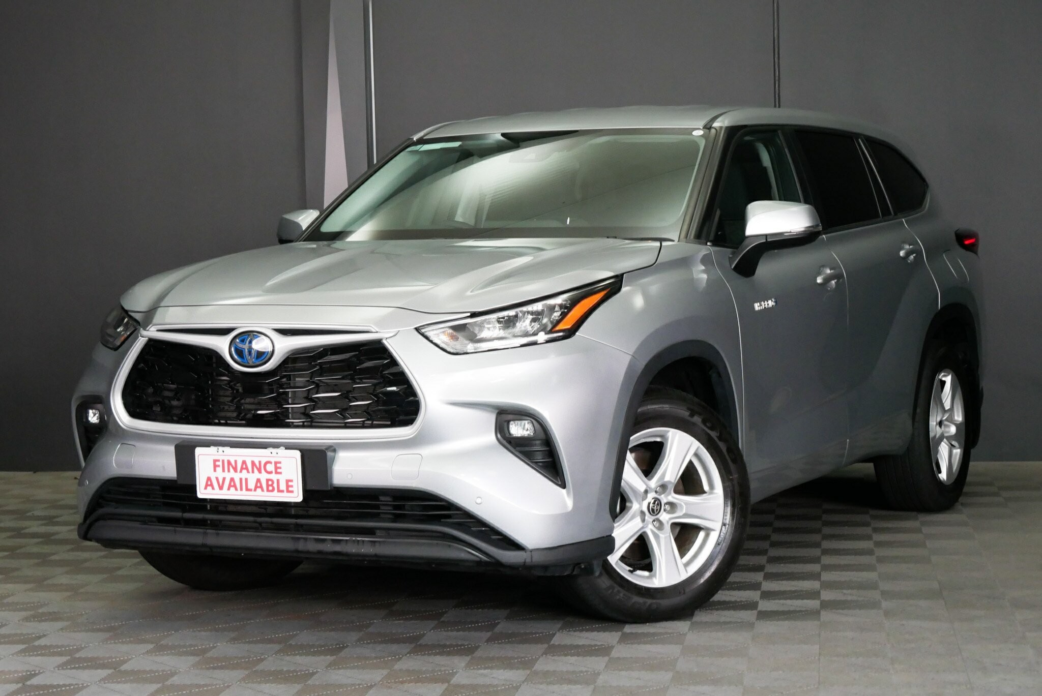 Toyota Kluger image 3