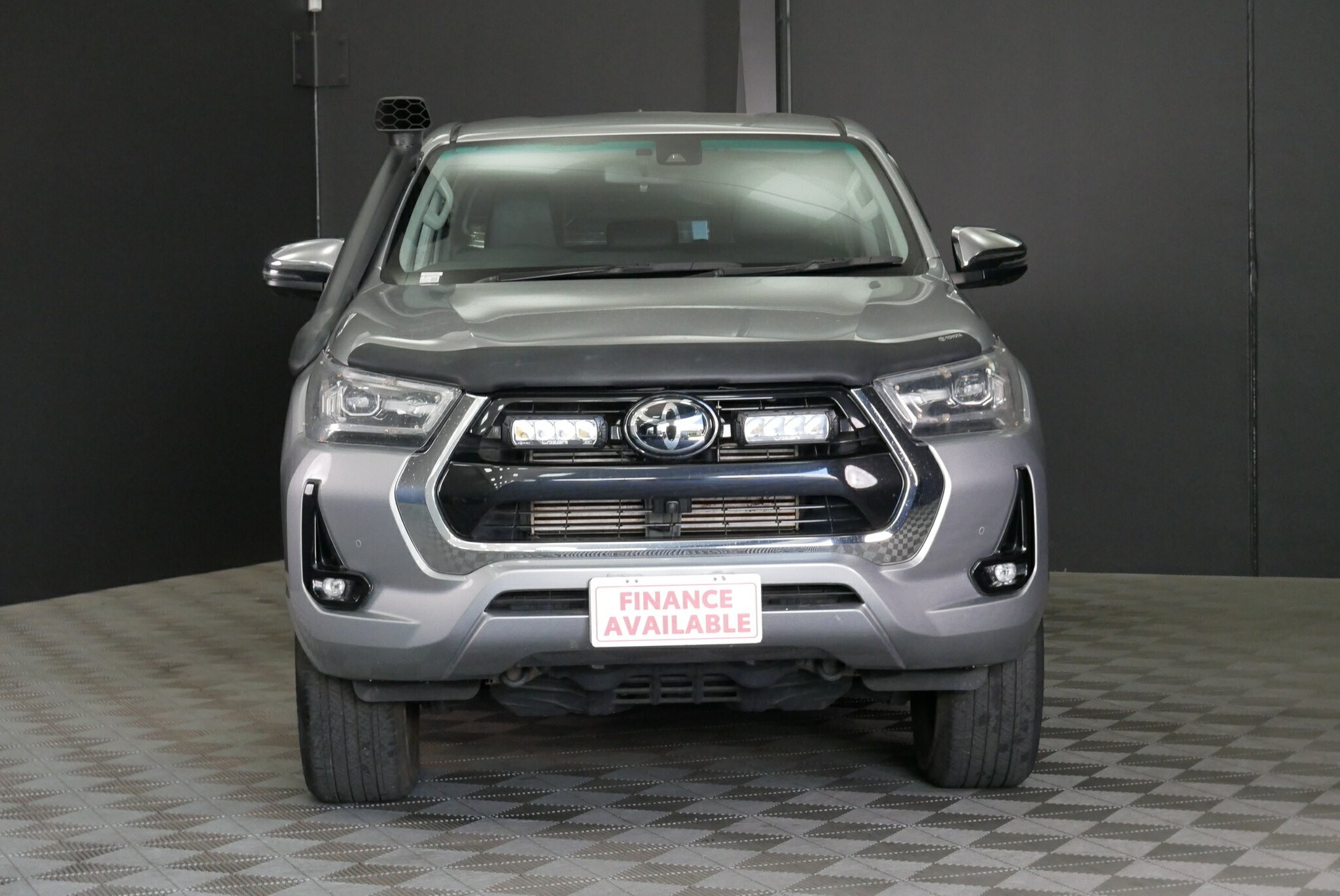 Toyota Hilux image 2