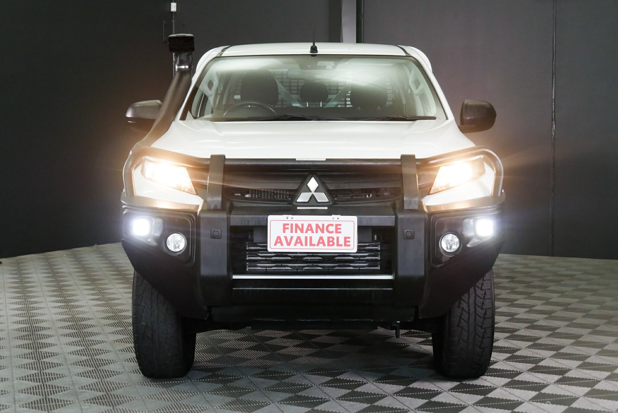 Mitsubishi Triton image 2